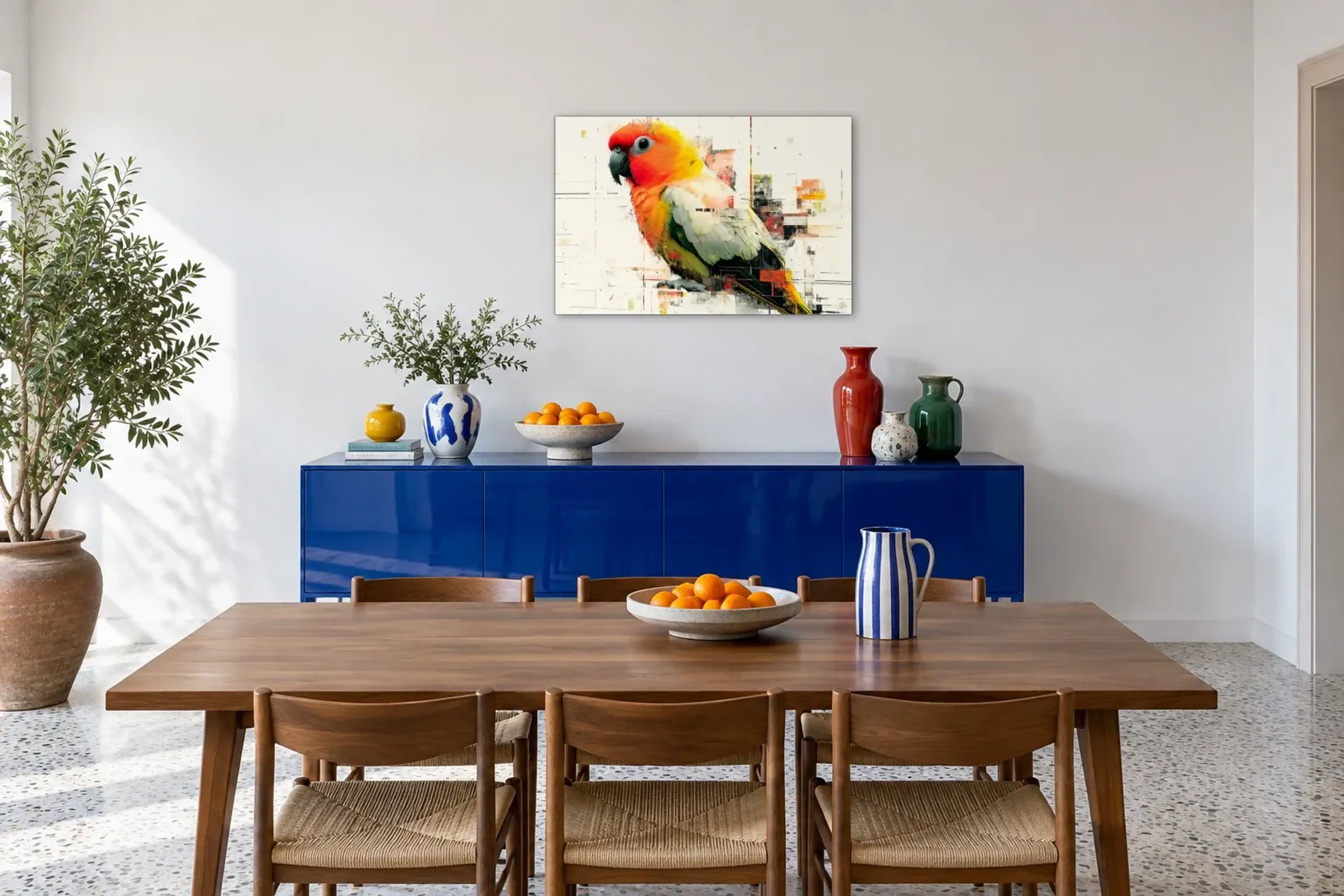 Papagei auf hellem Grund als Wandbild über einem 180-cm-Sideboard