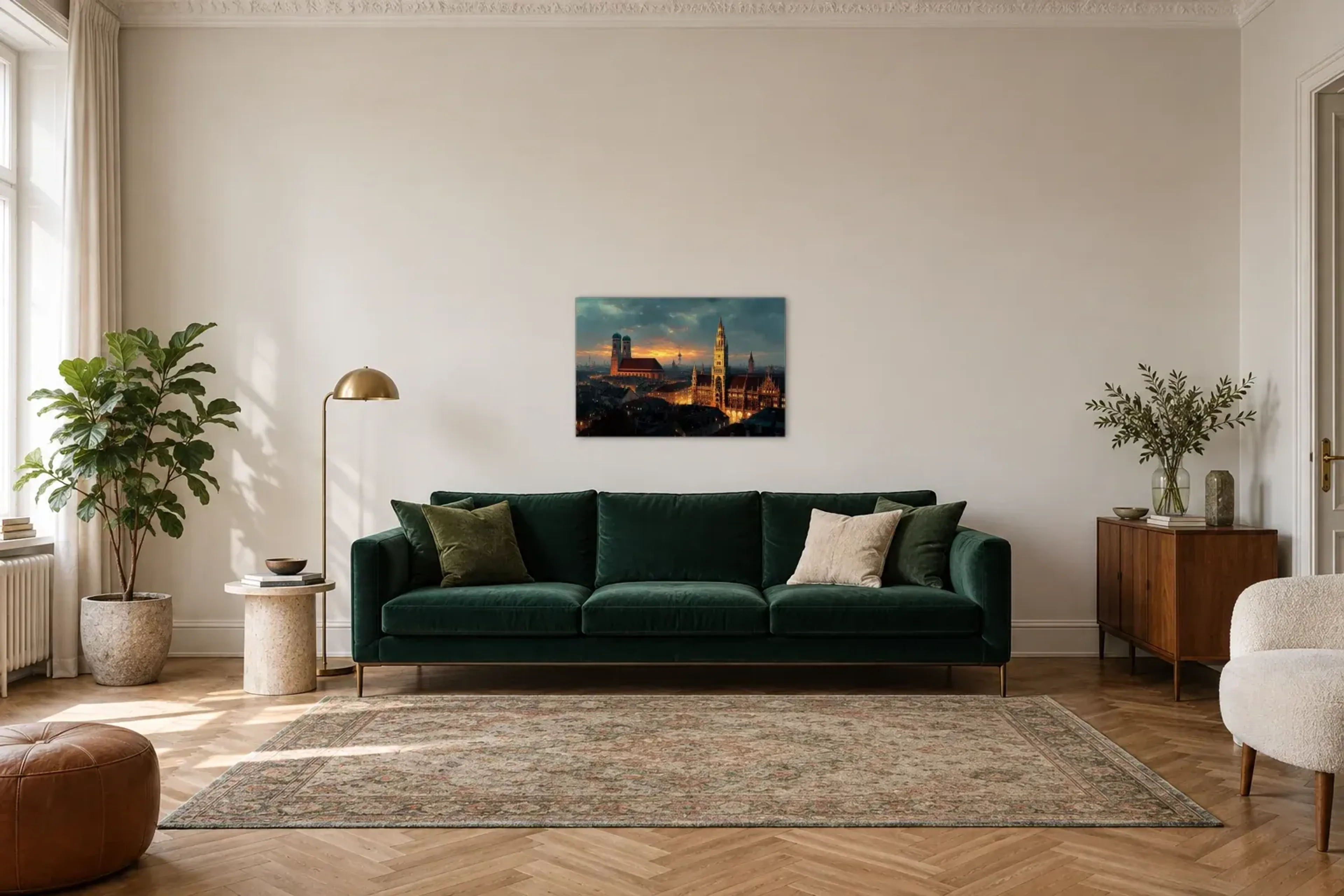 München im goldenen Abendlicht als Wandbild über einem 220-cm-Sofa