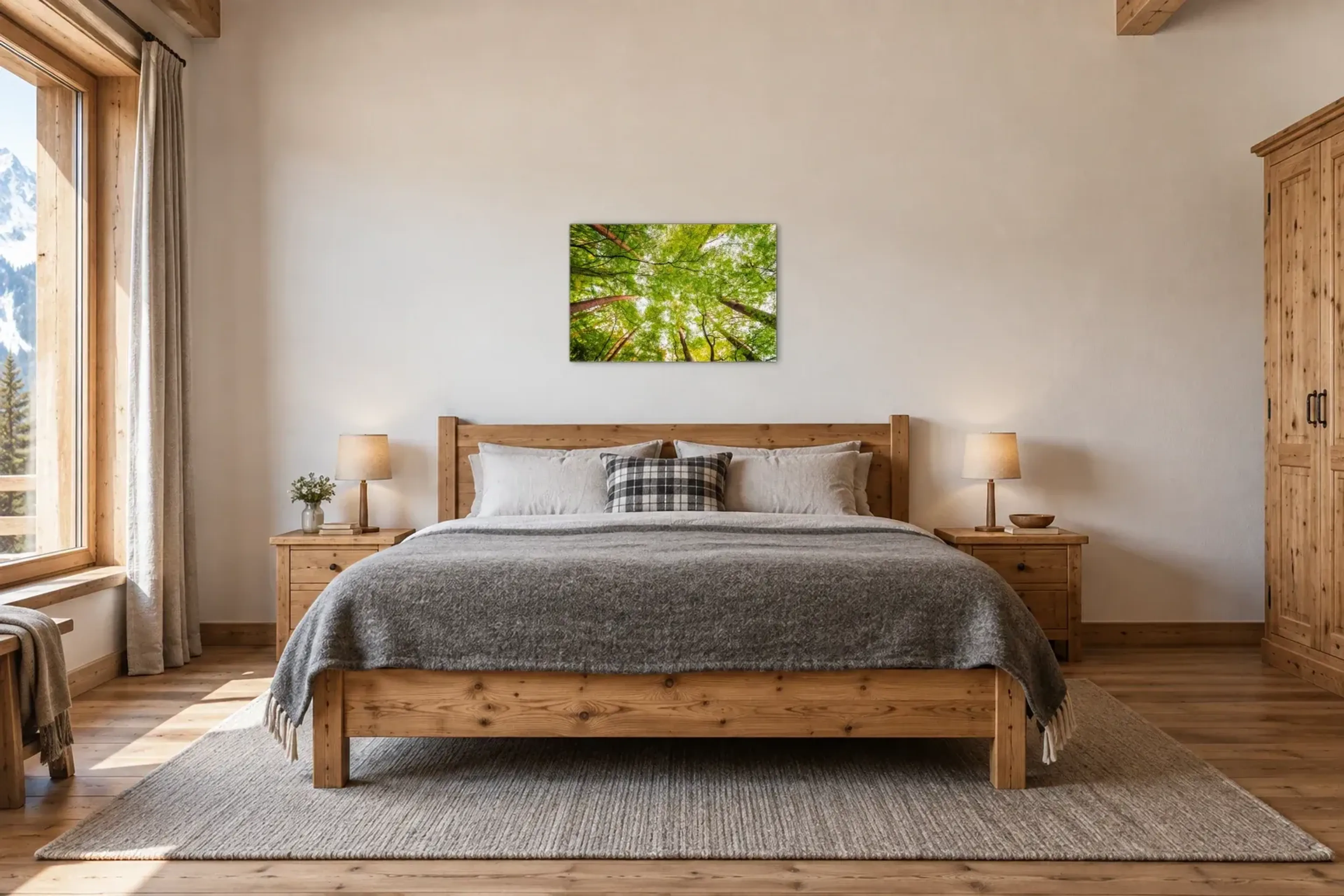 Blick zu den Baumwipfeln als Wandbild über einem 180-cm-Bett