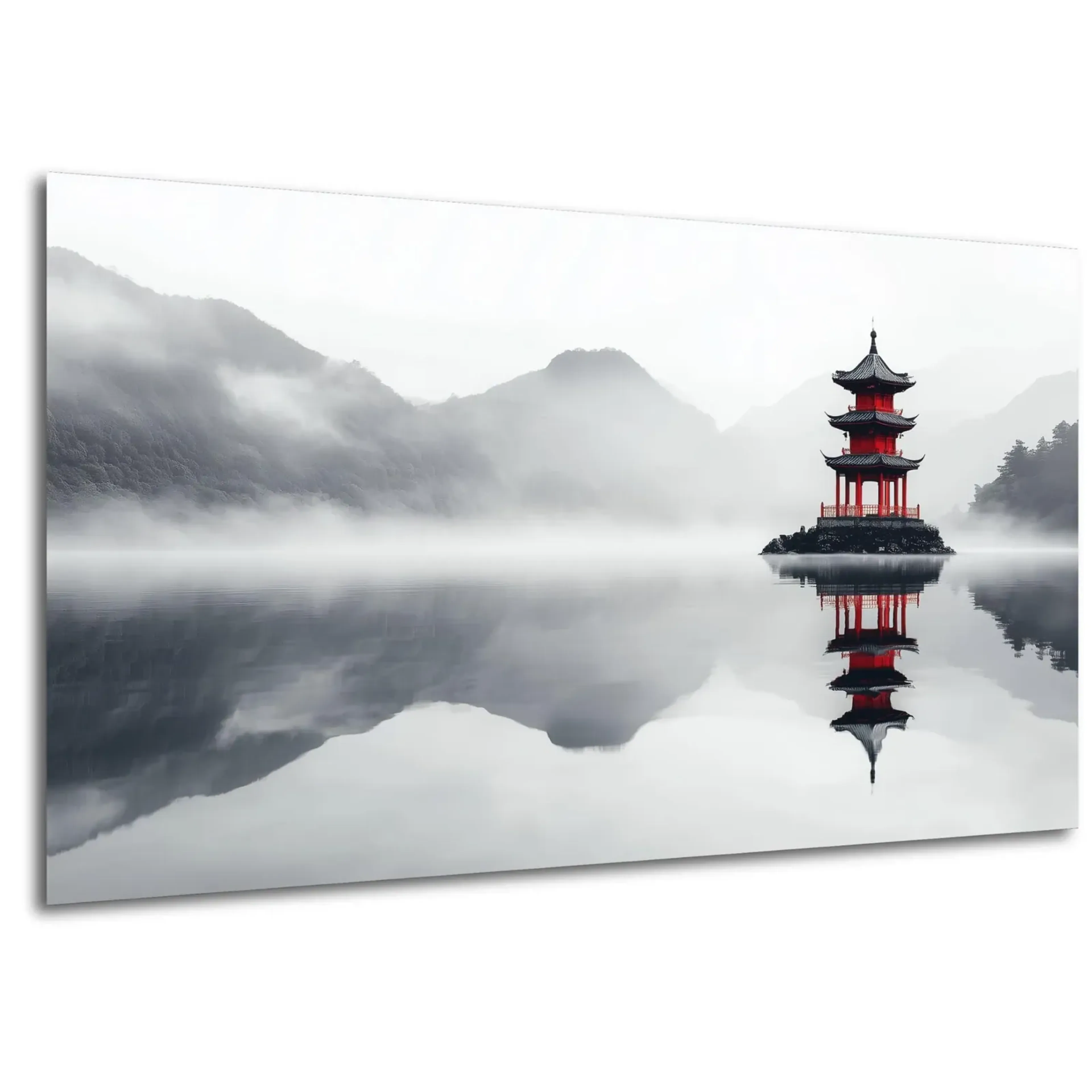 Rote Pagode im Nebel