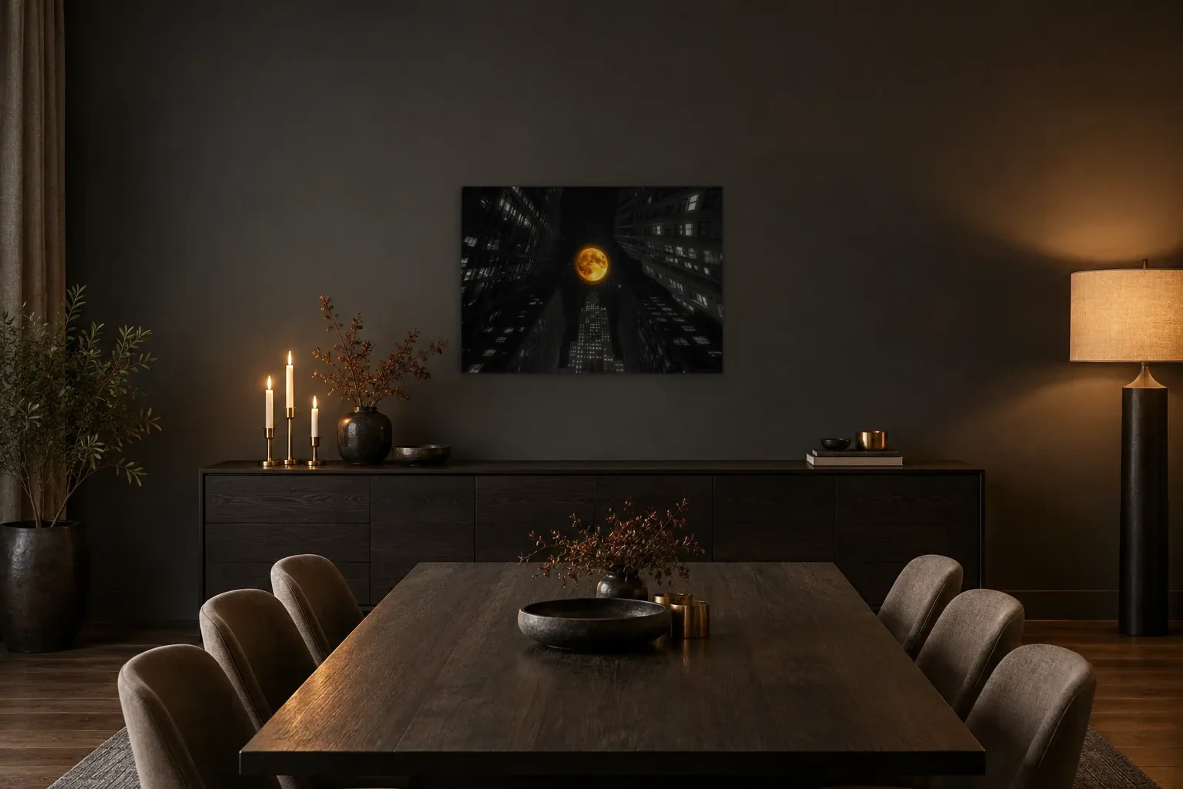 Mond über Hochhäusern als Wandbild über einem 180-cm-Sideboard