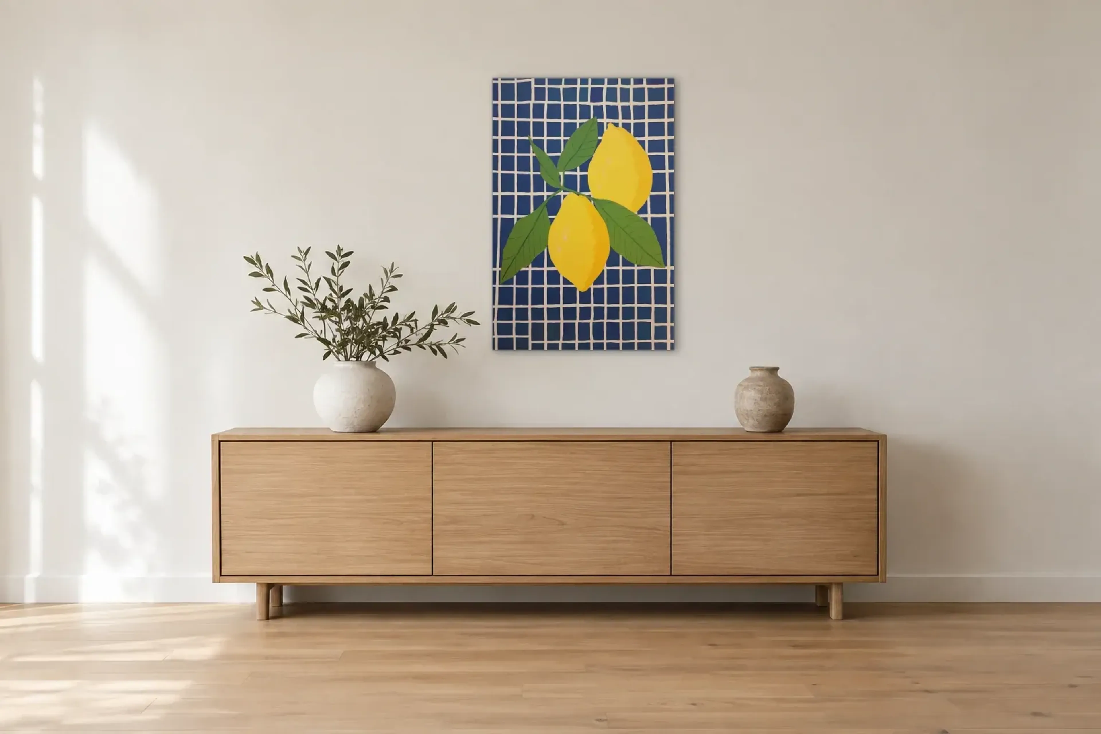 Zitronen auf blauem Gitter als Wandbild über einem 180-cm-Sideboard