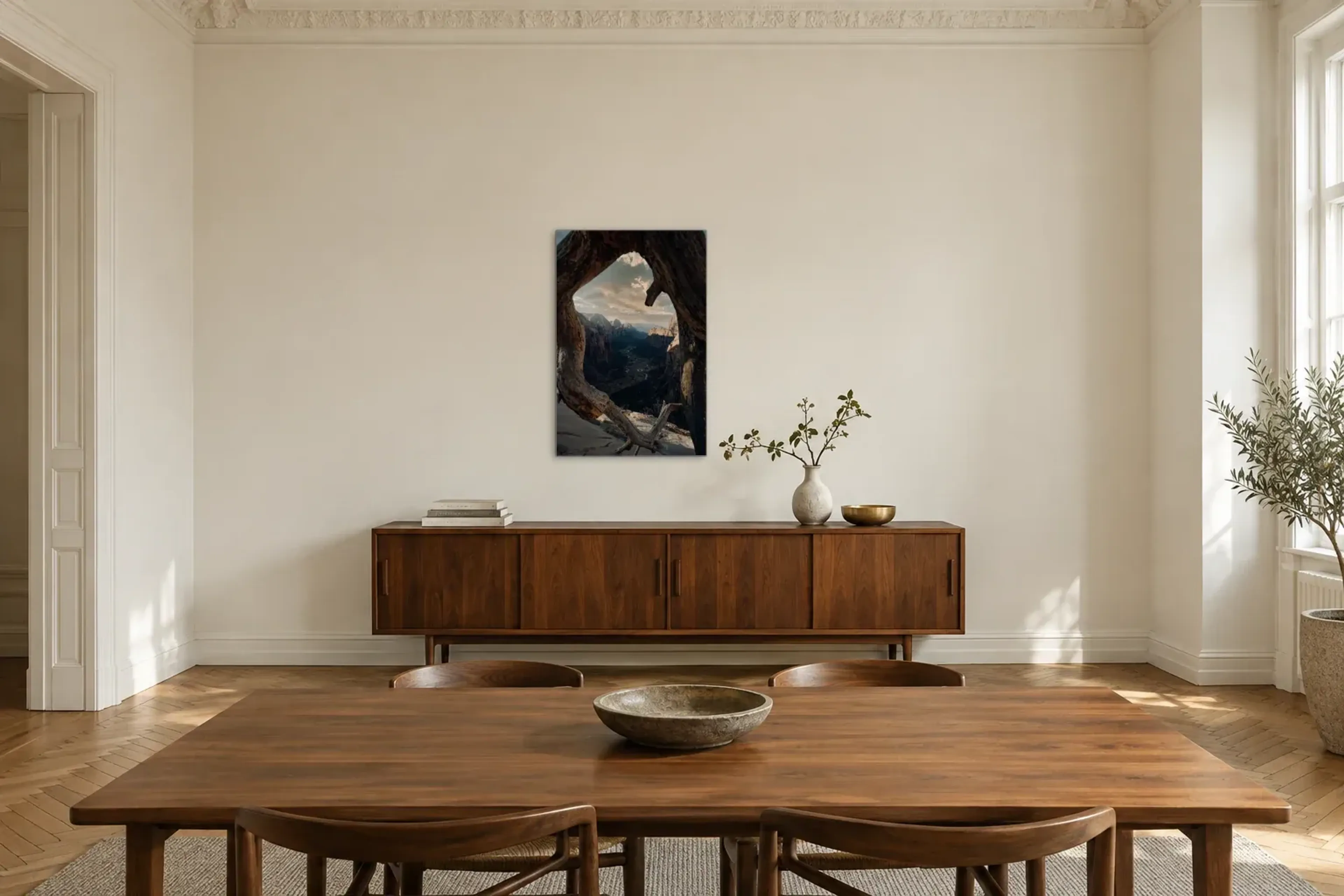 Baum-Blick ins Tal als Wandbild über einem 200-cm-Sideboard