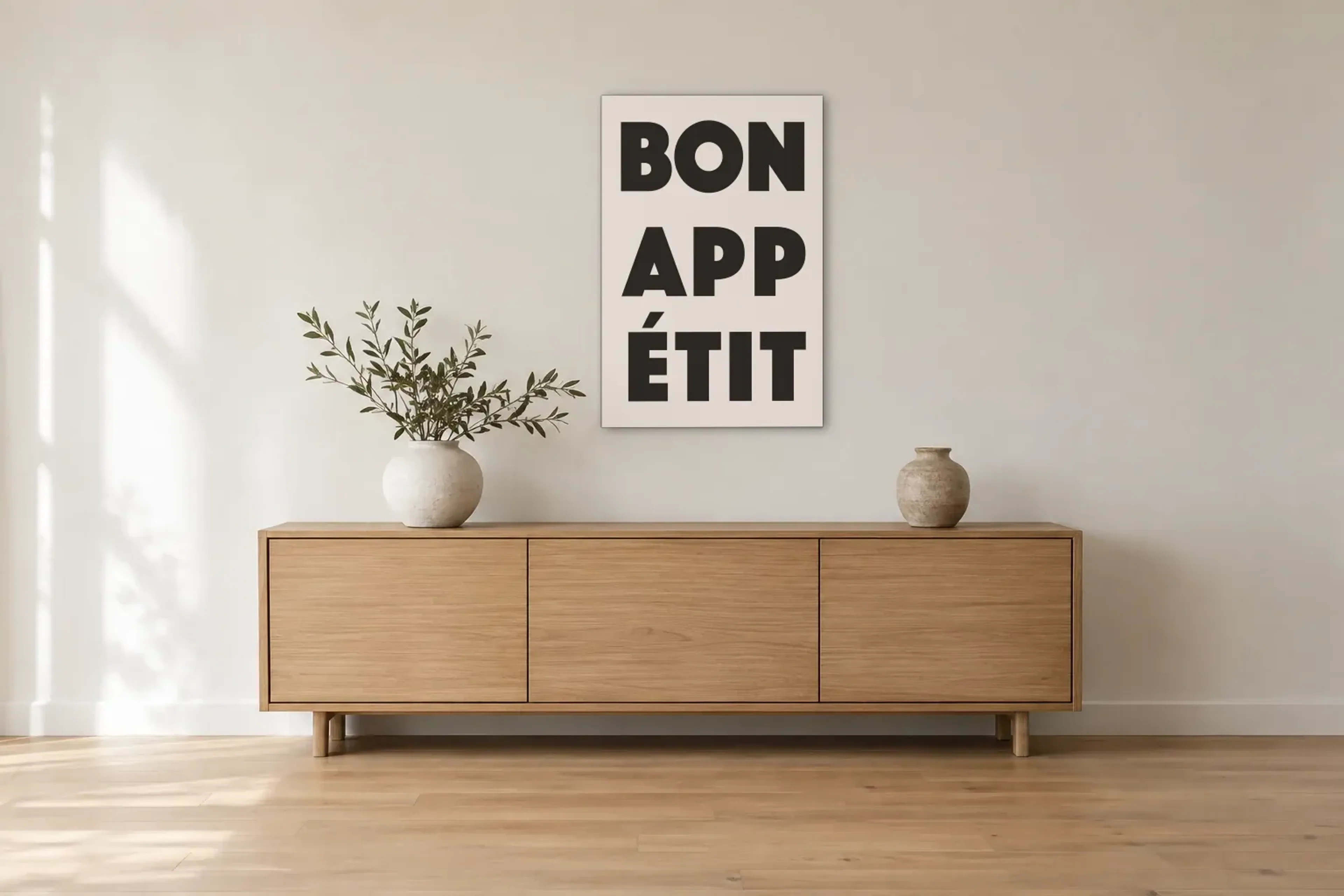 Guten Appetit als Wandbild über einem 180-cm-Sideboard