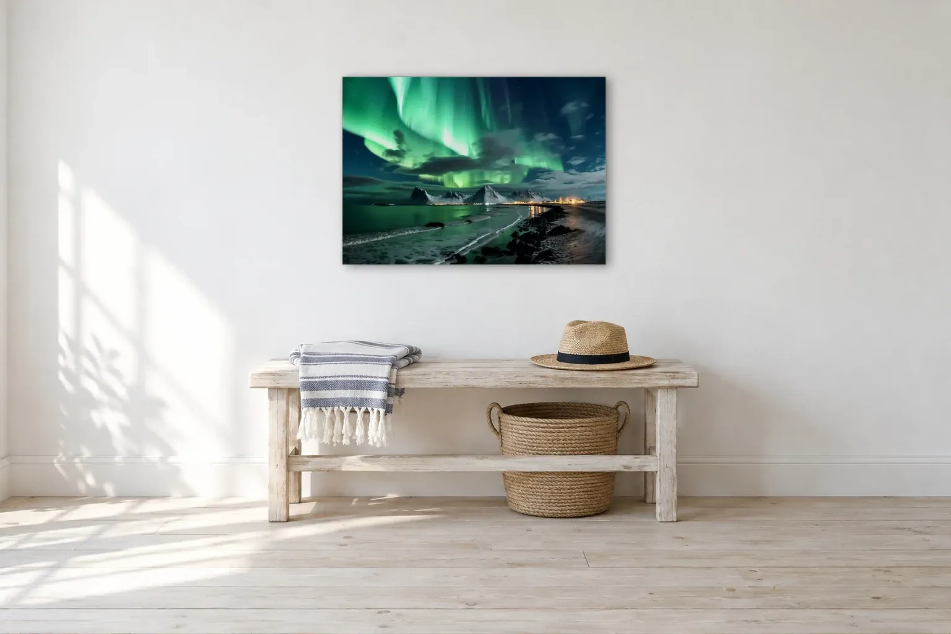 Nordlicht über der Küste als Wandbild über einer 100-cm-Bank