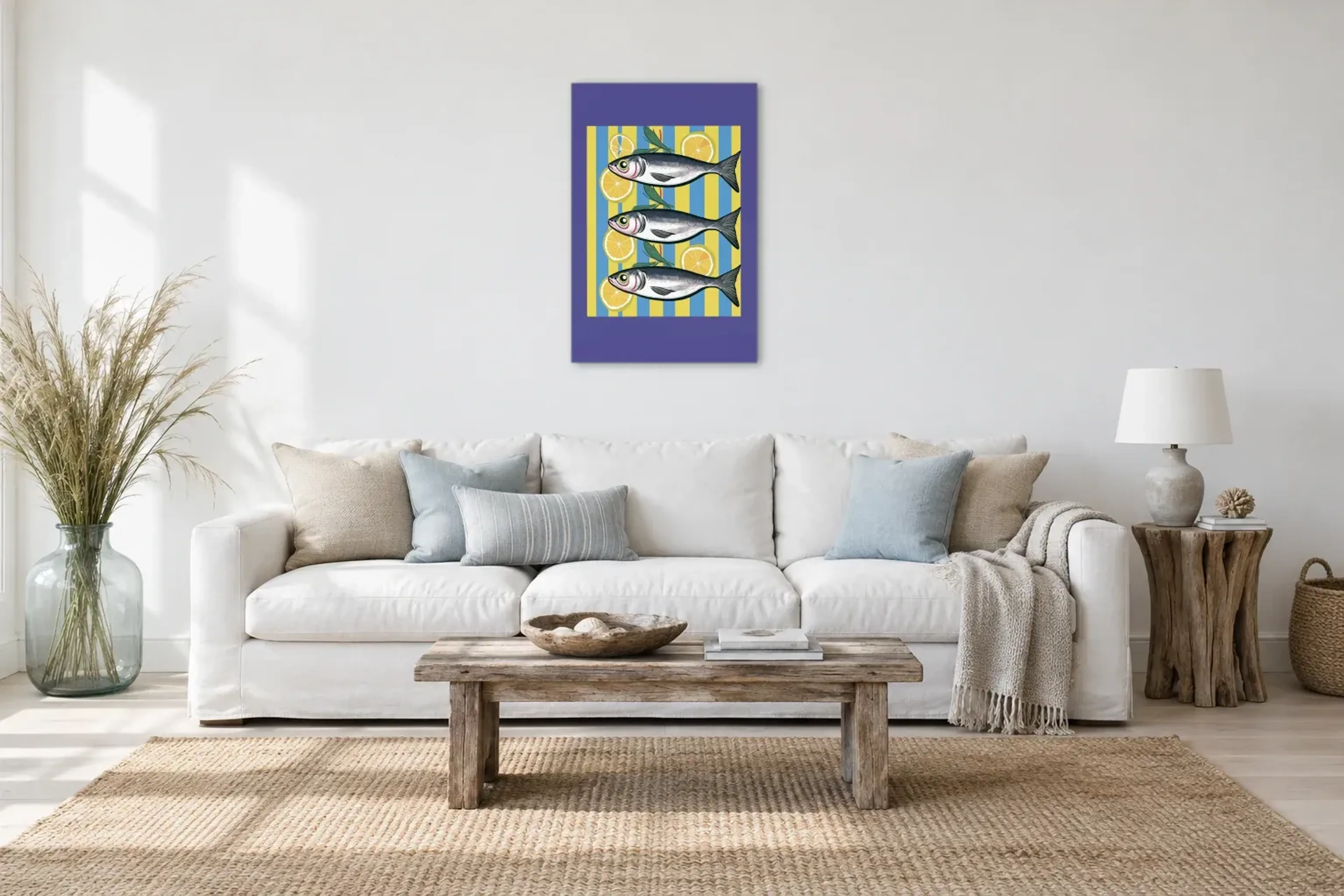 Fische zwischen Zitronen als Wandbild über einem 220-cm-Sofa