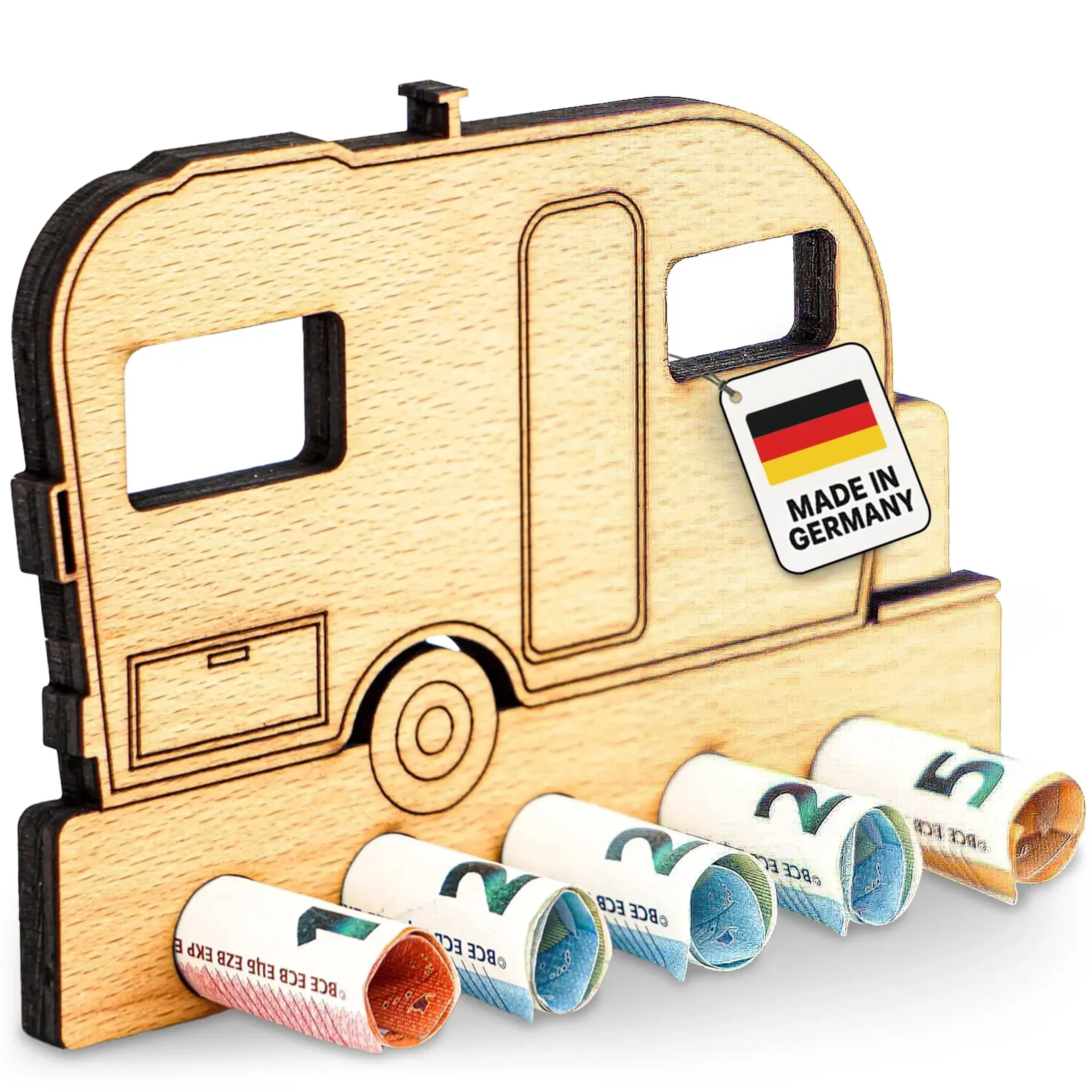 Wohnwagen aus hellem Holz mit zwei offenen Fenstern und mittiger Tür über fünf gerollten Geldscheinen.