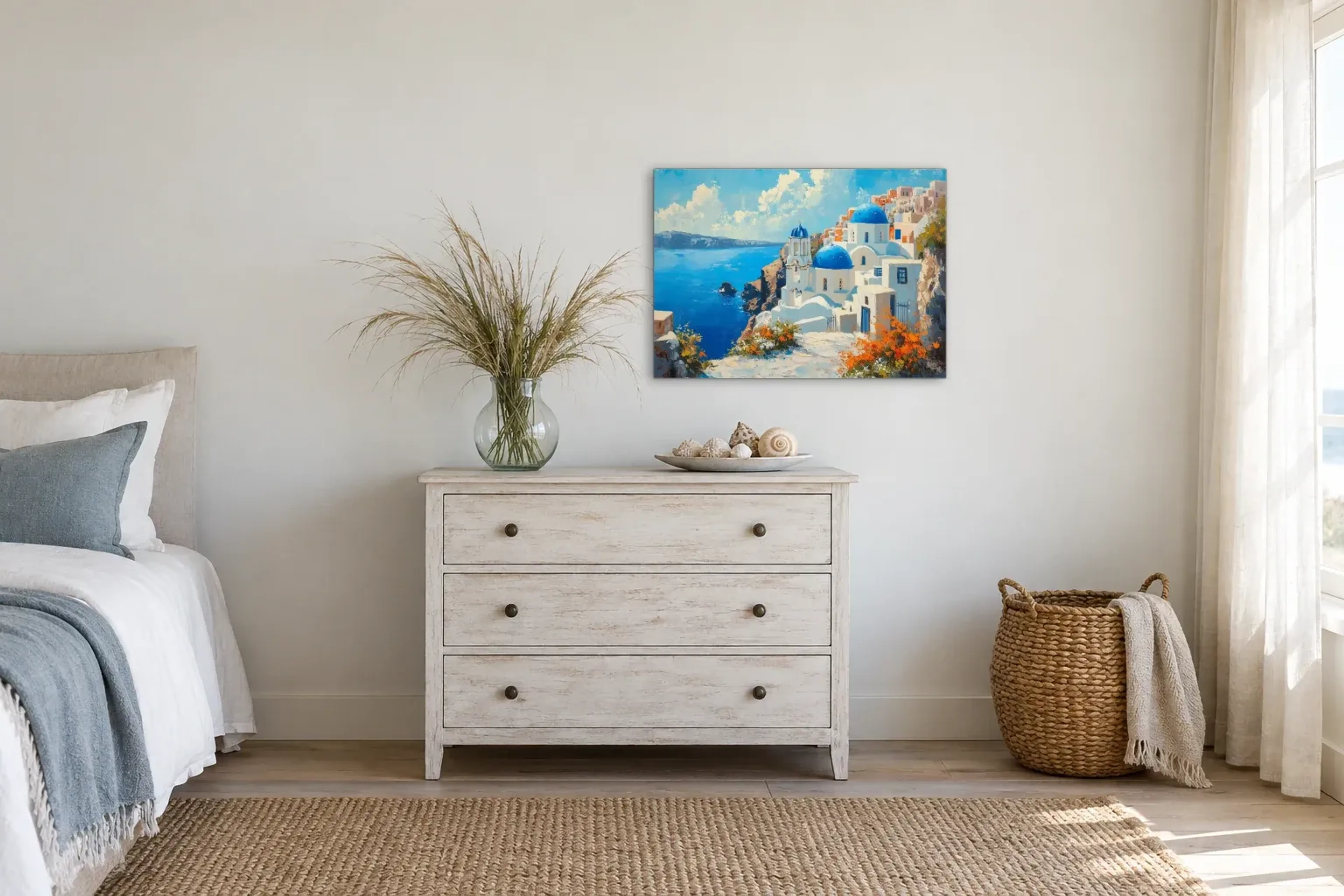 Blaue Kuppeln am Meer als Wandbild über einer 90-cm-Kommode
