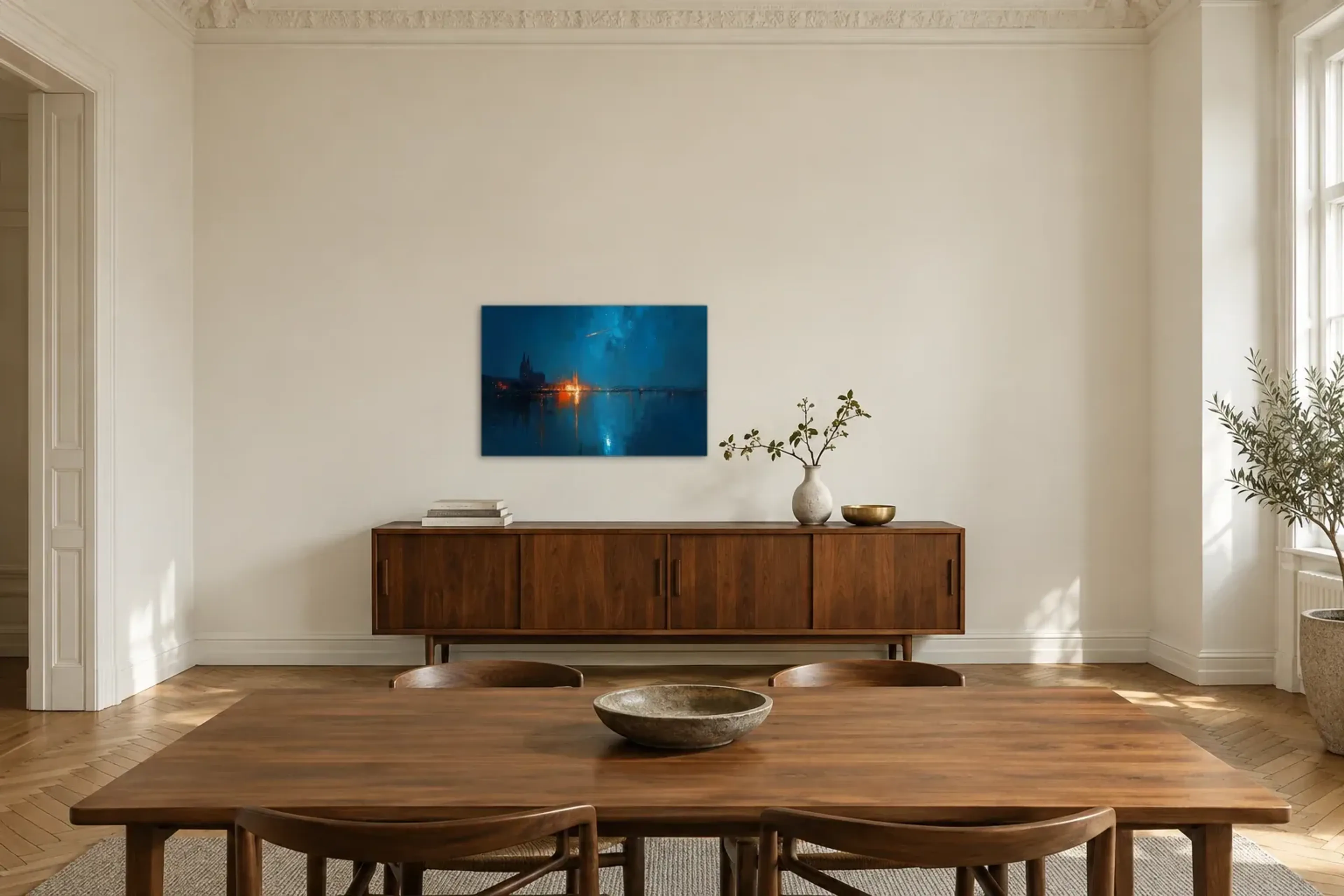 Köln in blauer Stille als Wandbild über einem 200-cm-Sideboard