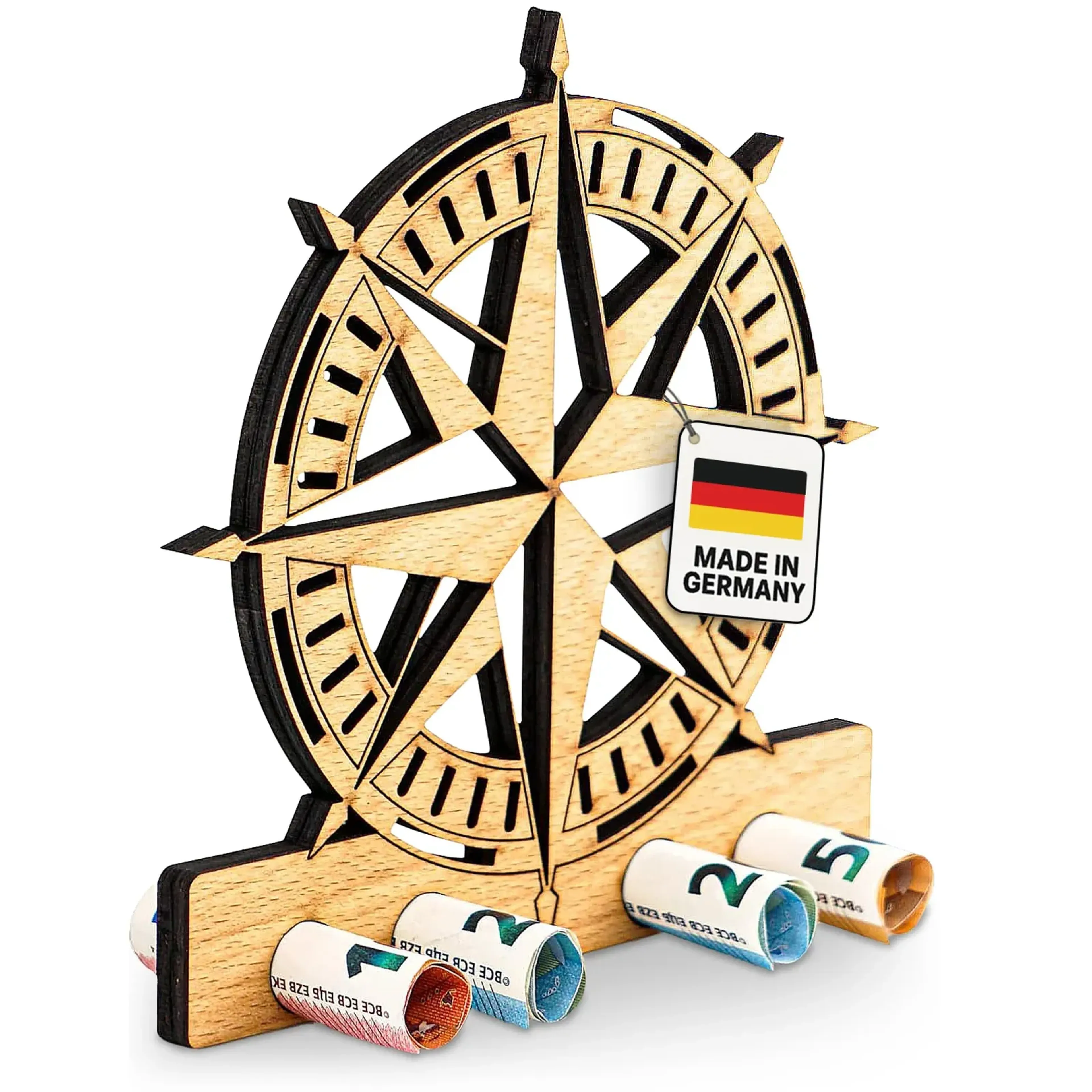 Windrose aus hellem Holz mit spitzen Zacken und markiertem Ring über einer Leiste mit gerollten Geldscheinen.