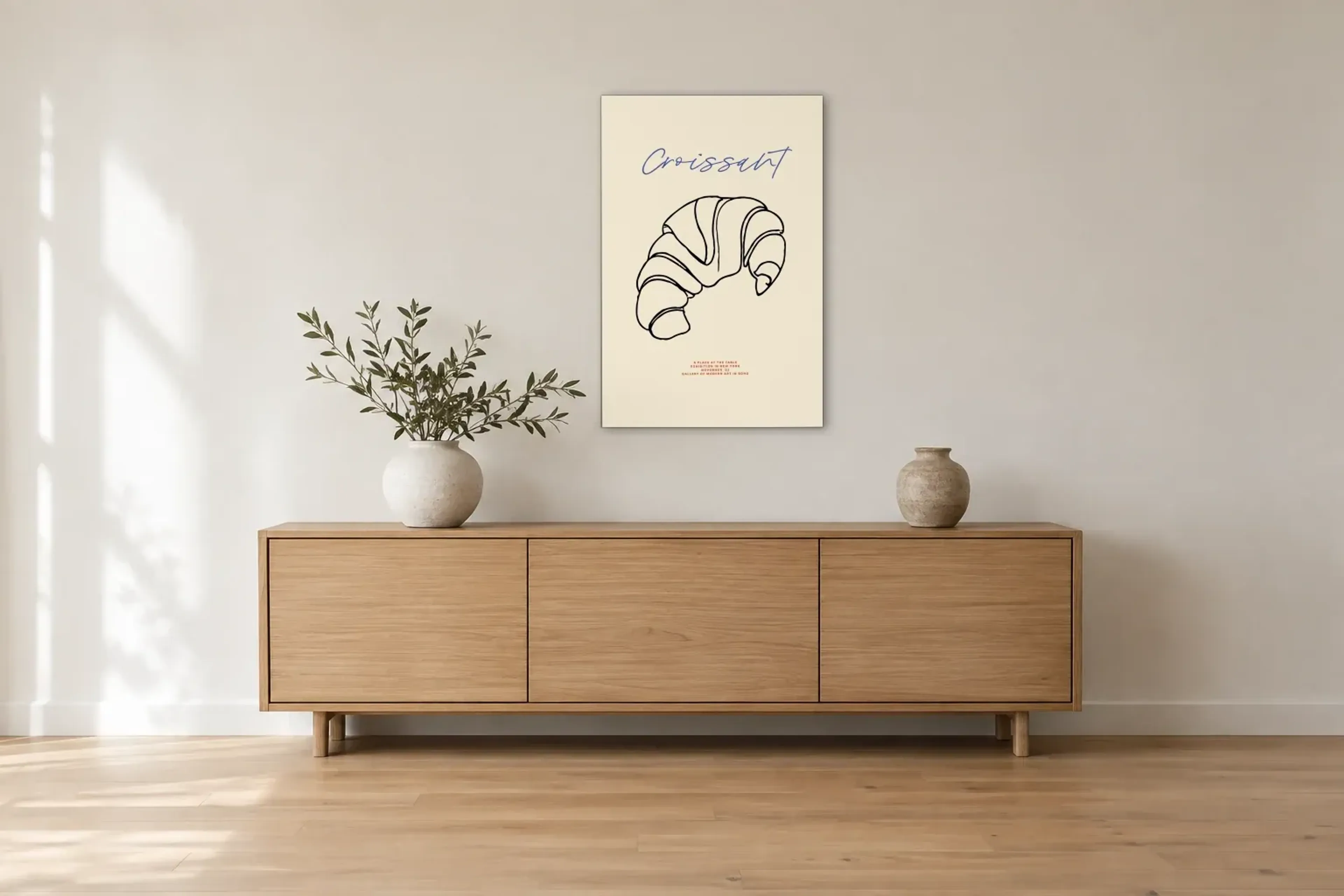 Croissant auf Creme als Wandbild über einem 180-cm-Sideboard