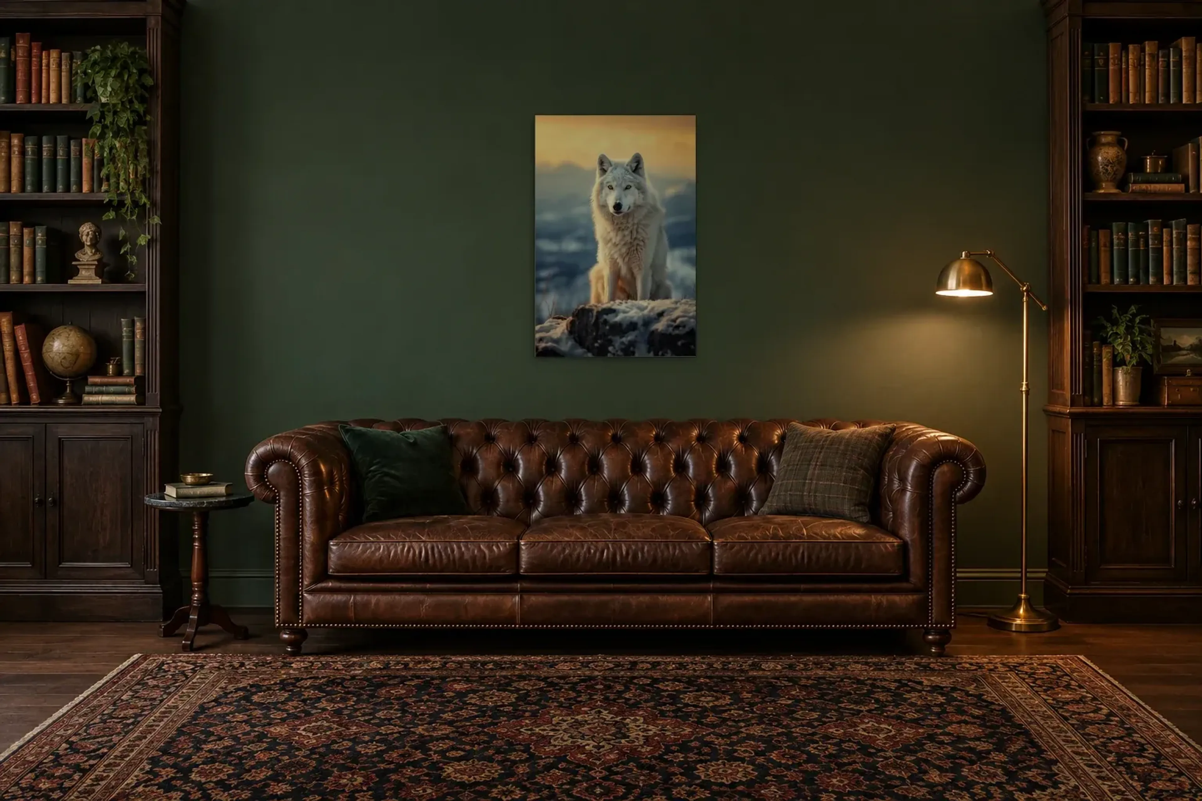 Weißer Wolf als Wandbild über einem 200-cm-Chesterfield-Sofa