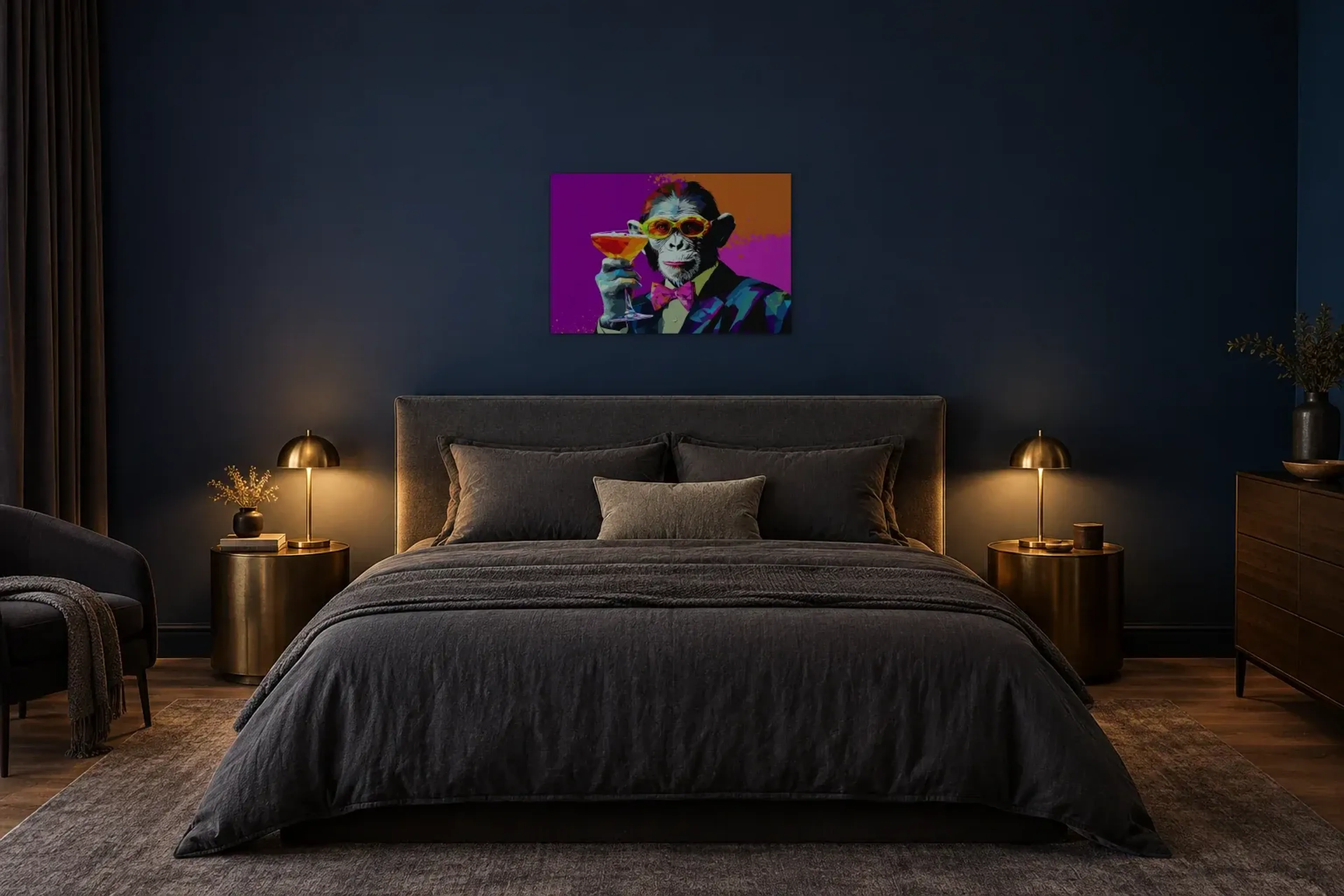 Affe mit Getränk als Wandbild über einem 180-cm-Bett