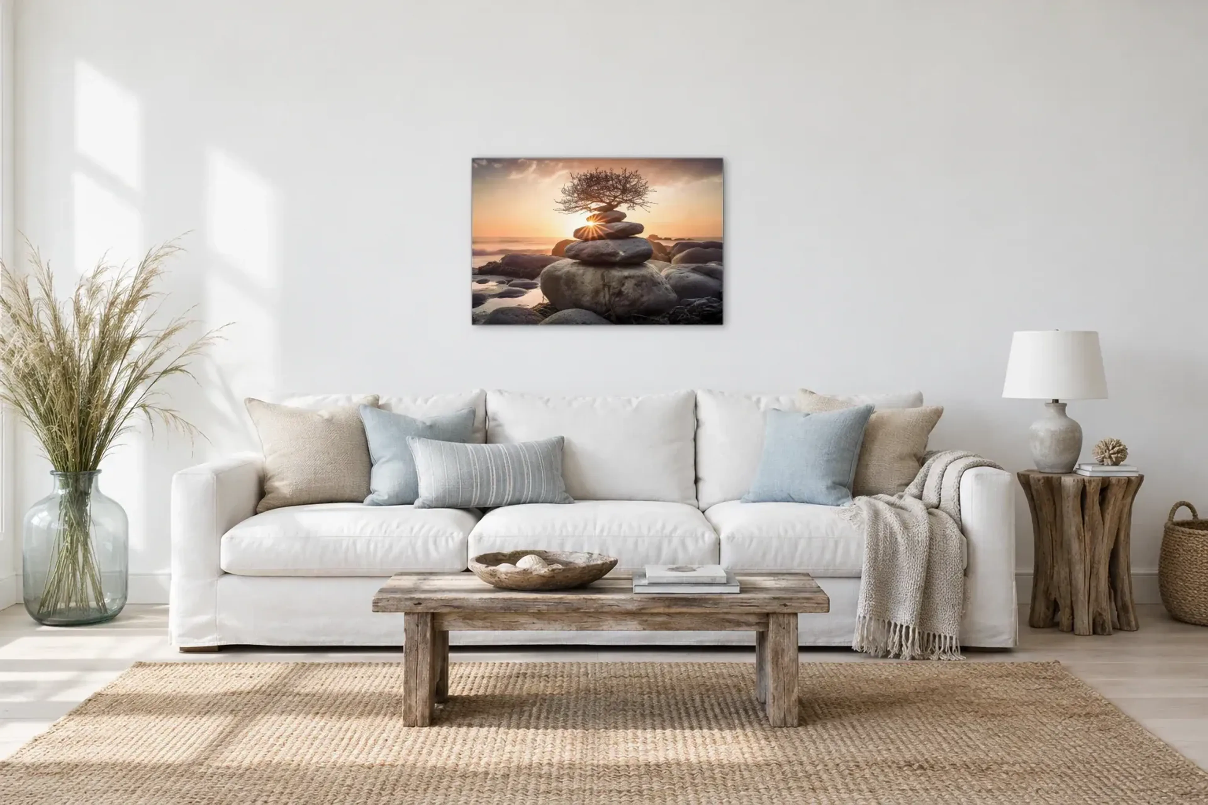 Steinturm im Abendlicht als Wandbild über einem 220-cm-Sofa