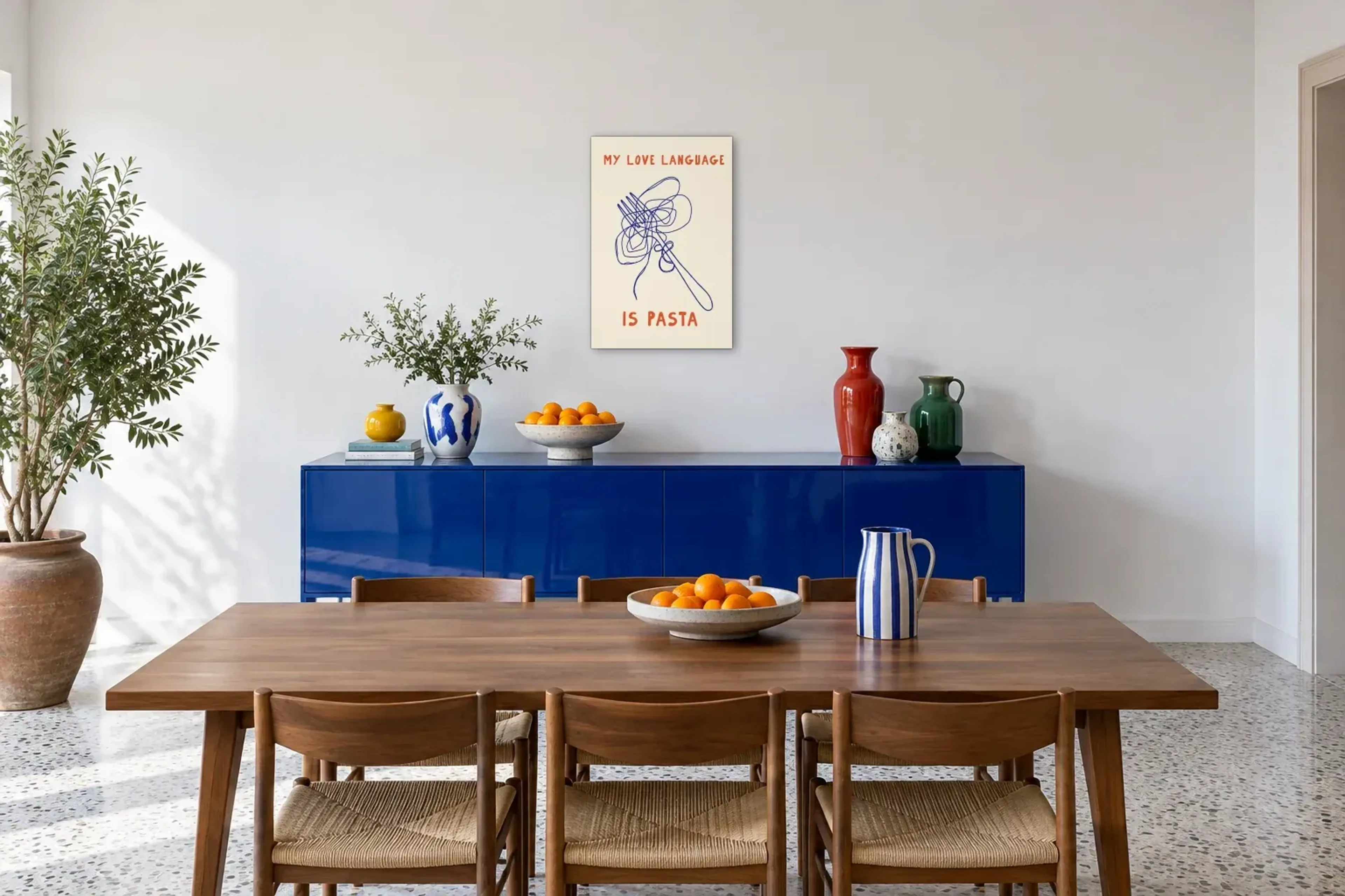 Pasta Liebe als Wandbild über einem 180-cm-Sideboard