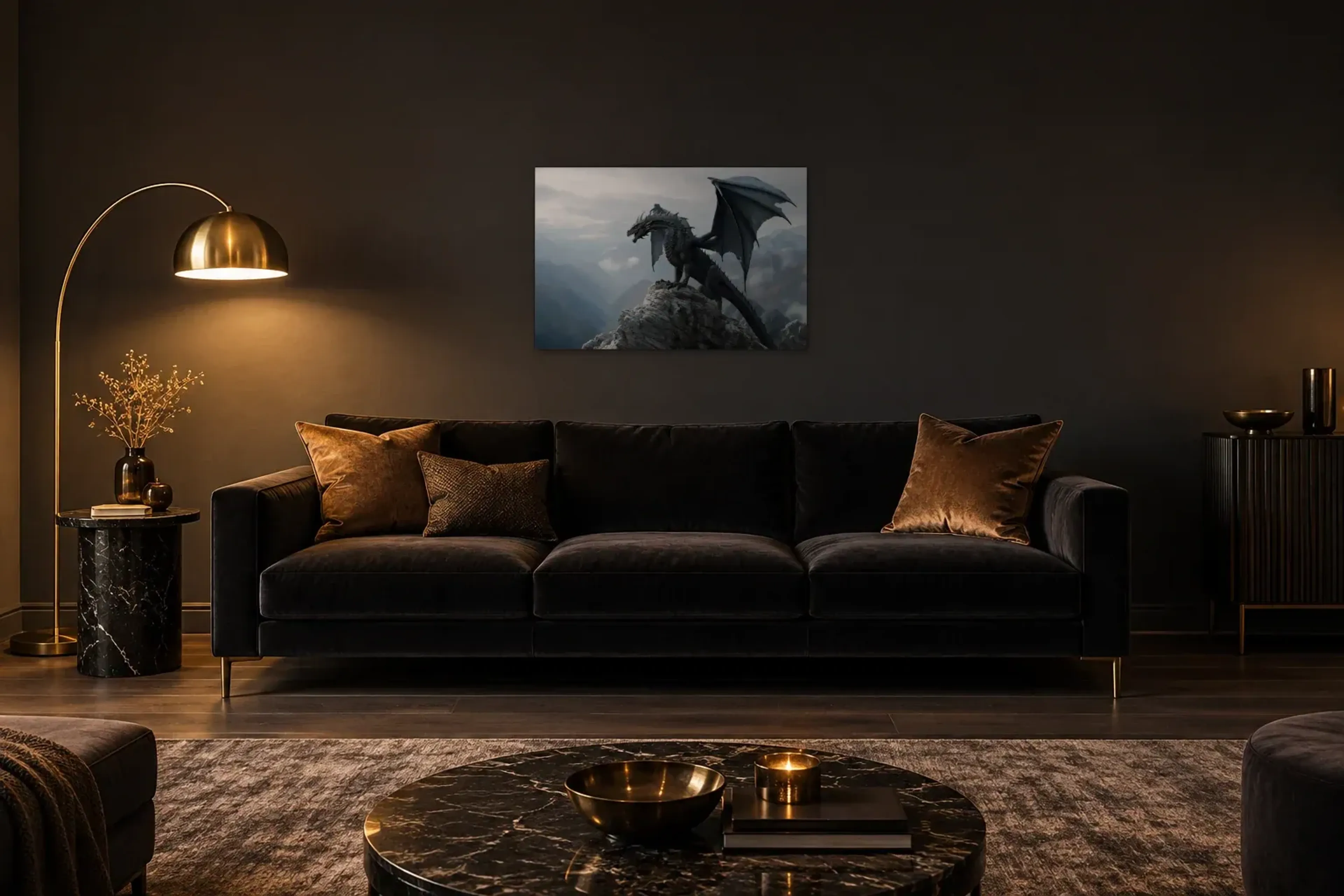 Drache auf Fels als Wandbild über einem 220-cm-Sofa