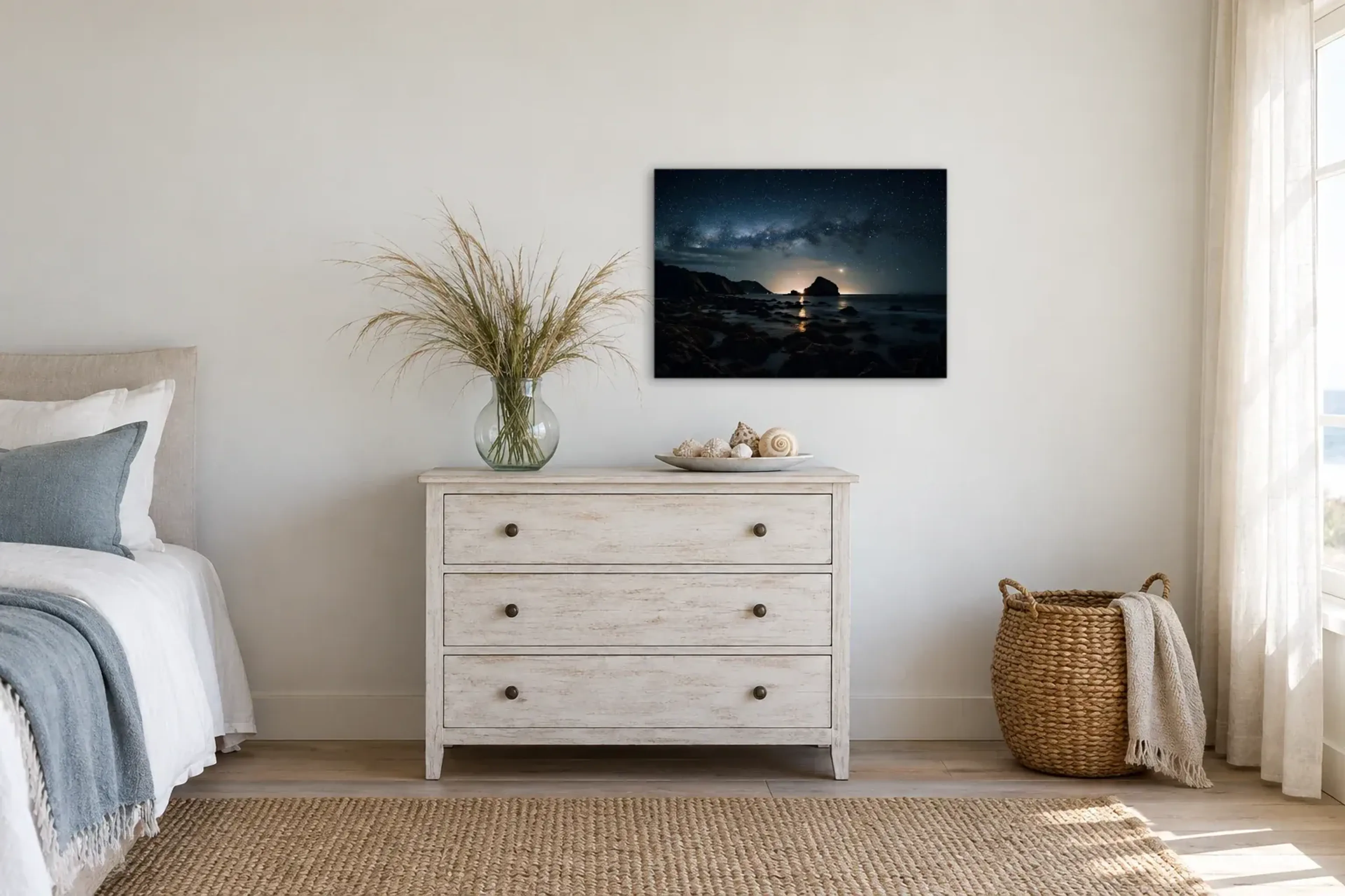 Sternenhimmel am Strand als Wandbild über einer 90-cm-Kommode