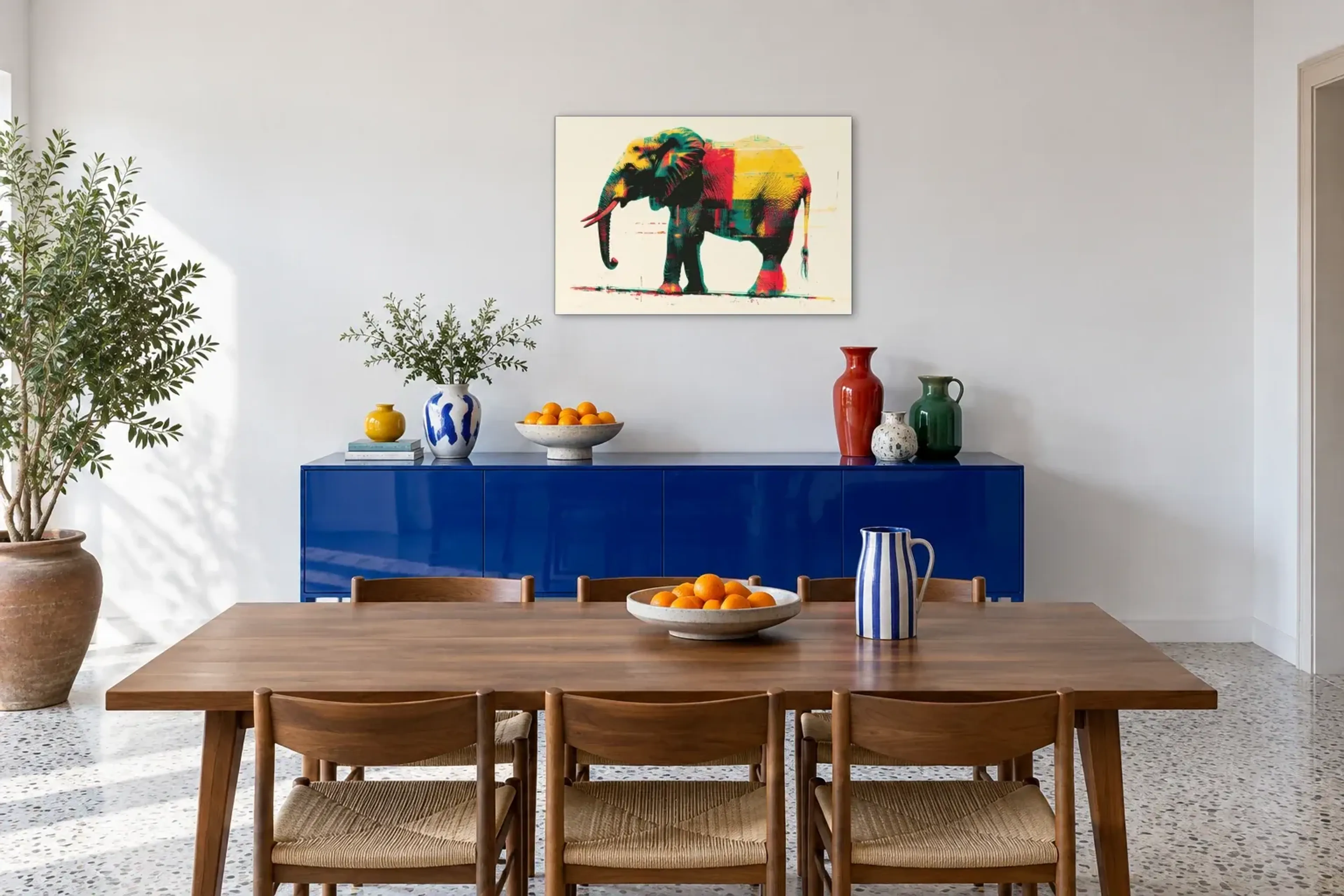 Elefant in Farbflächen als Wandbild über einem 180-cm-Sideboard