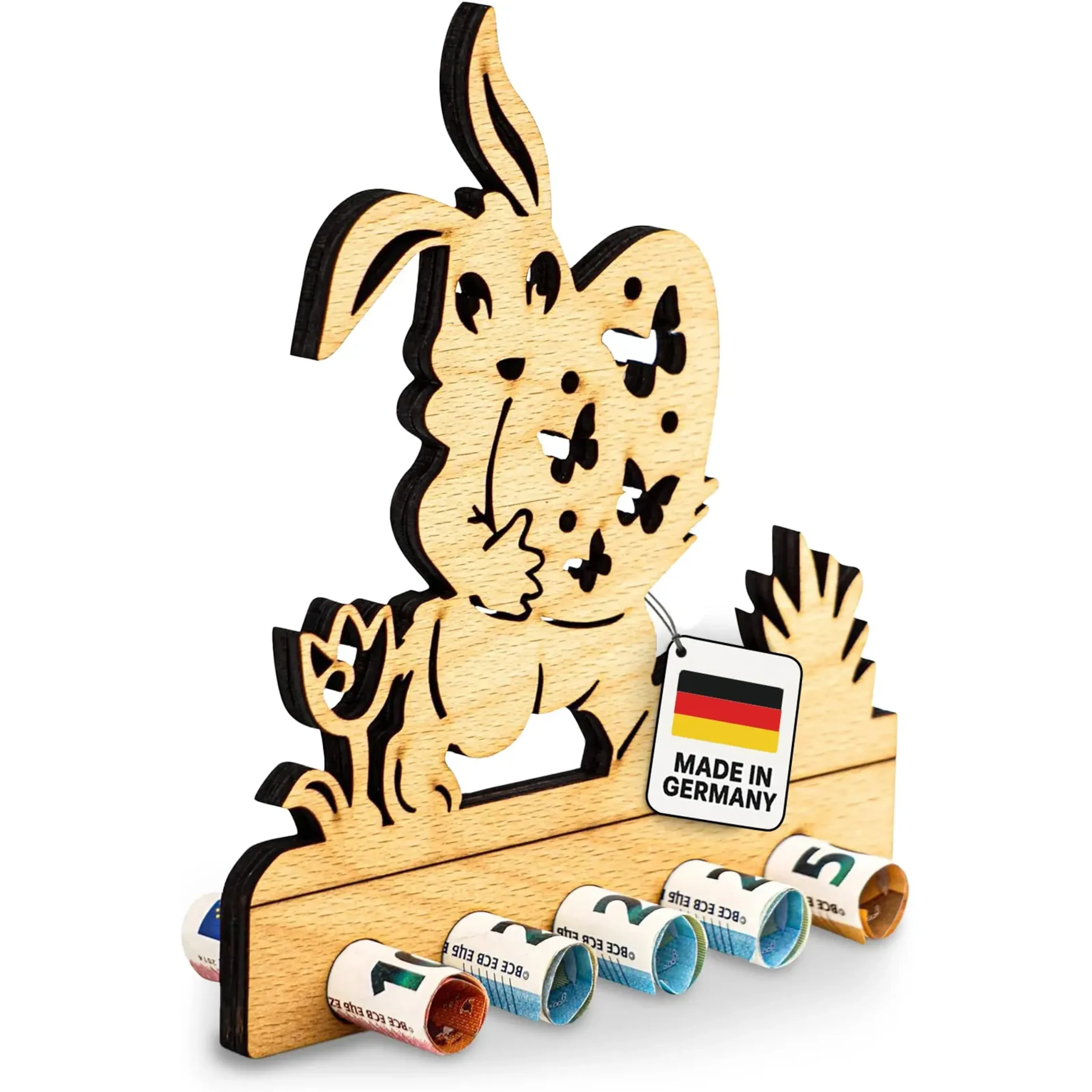 Osterhase aus Holz mit einem Ei voller Schmetterlingsausschnitte und gerollten Geldscheinen in der unteren Leiste.