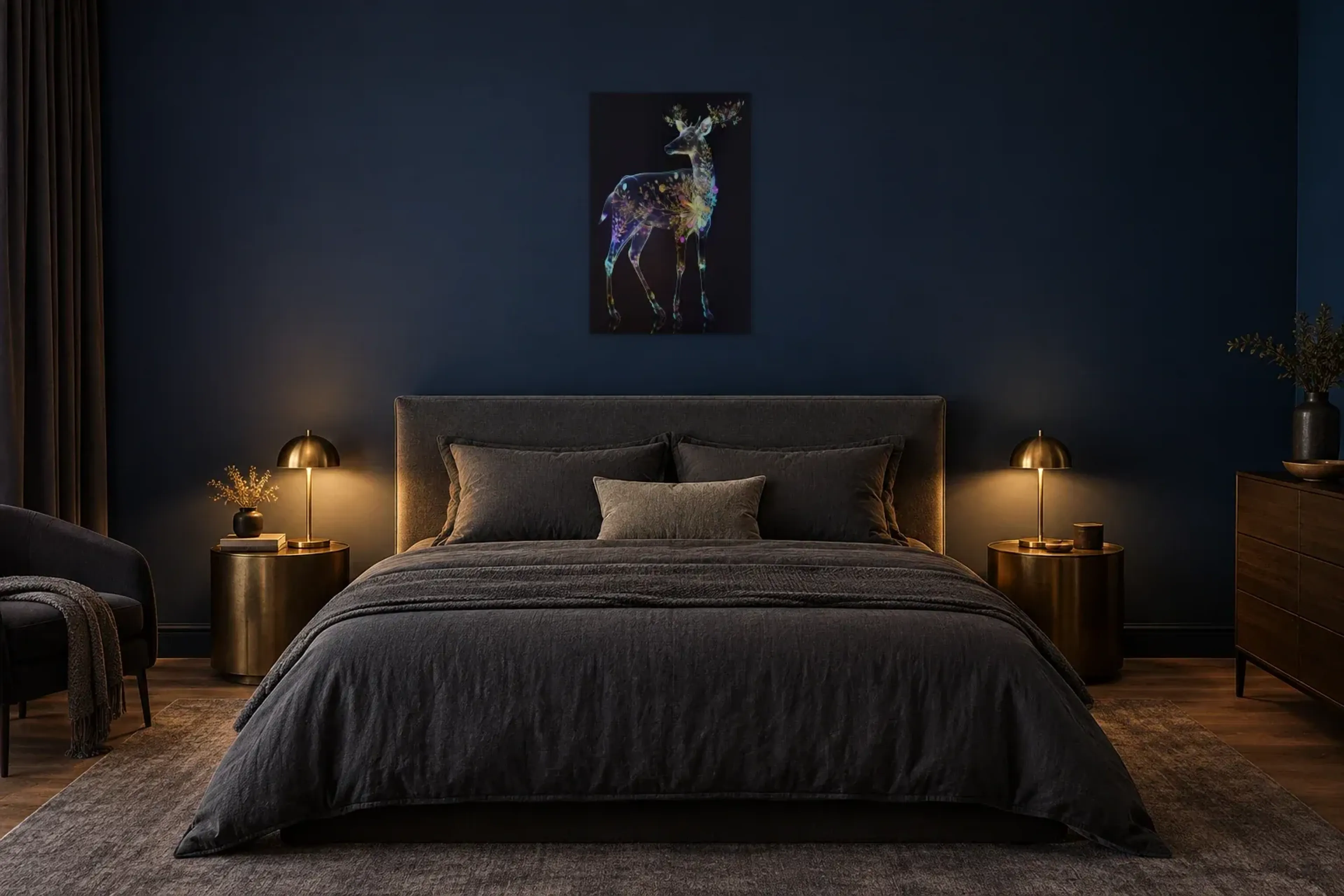 Hirsch mit Blüten als Wandbild über einem 180-cm-Bett