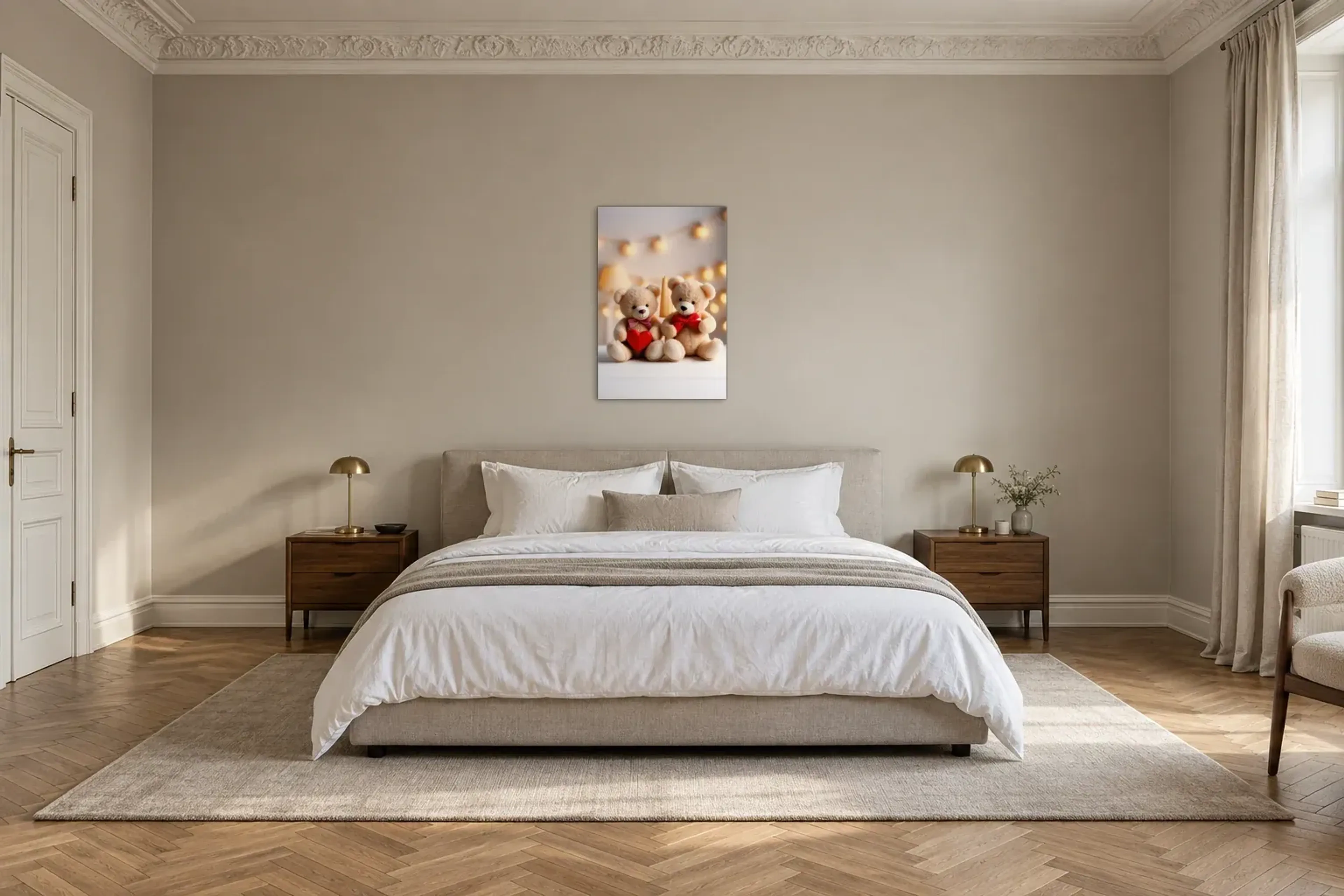 Teddybären mit Herz als Wandbild über einem 180-cm-Bett