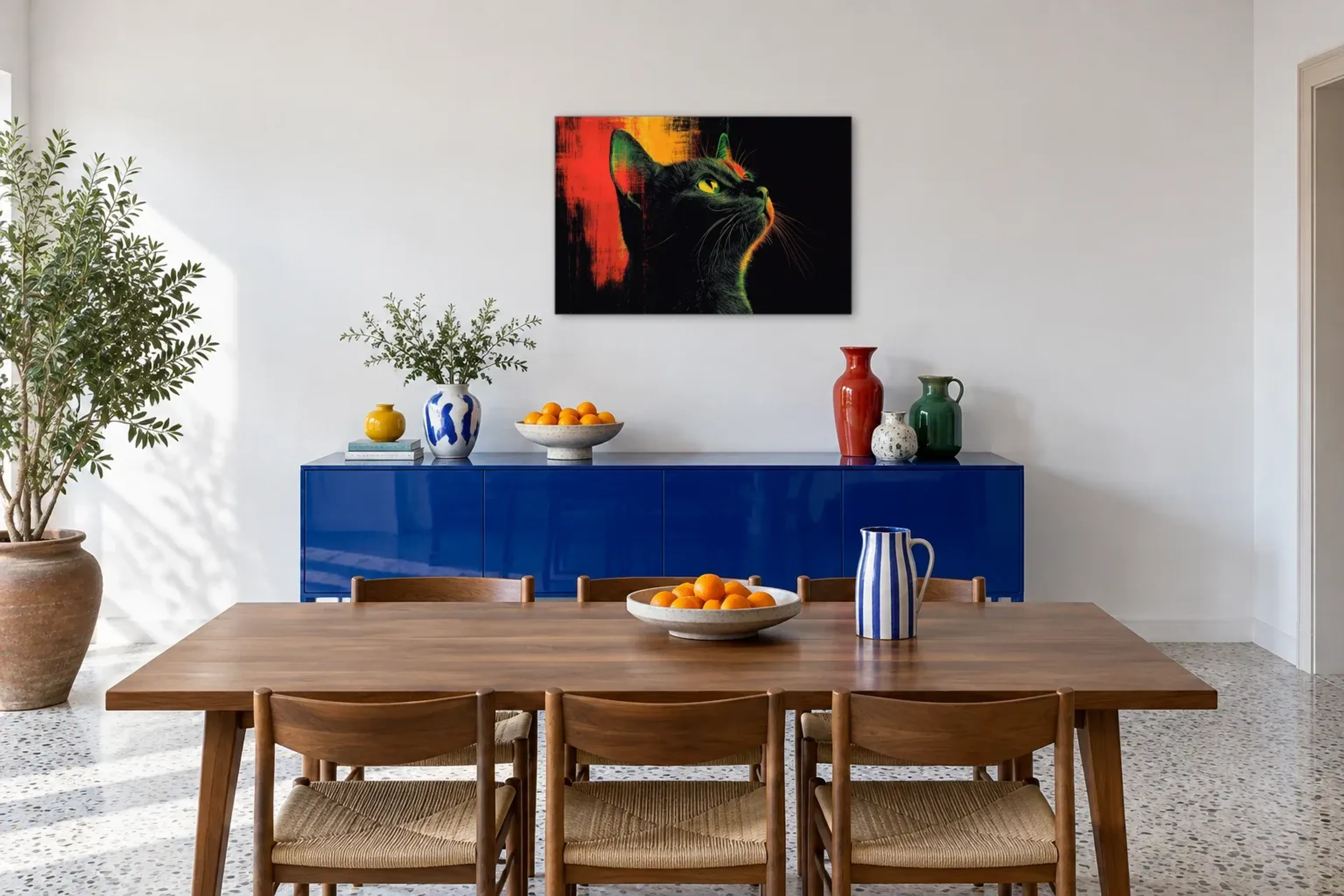 Katze im Farblicht als Wandbild über einem 180-cm-Sideboard