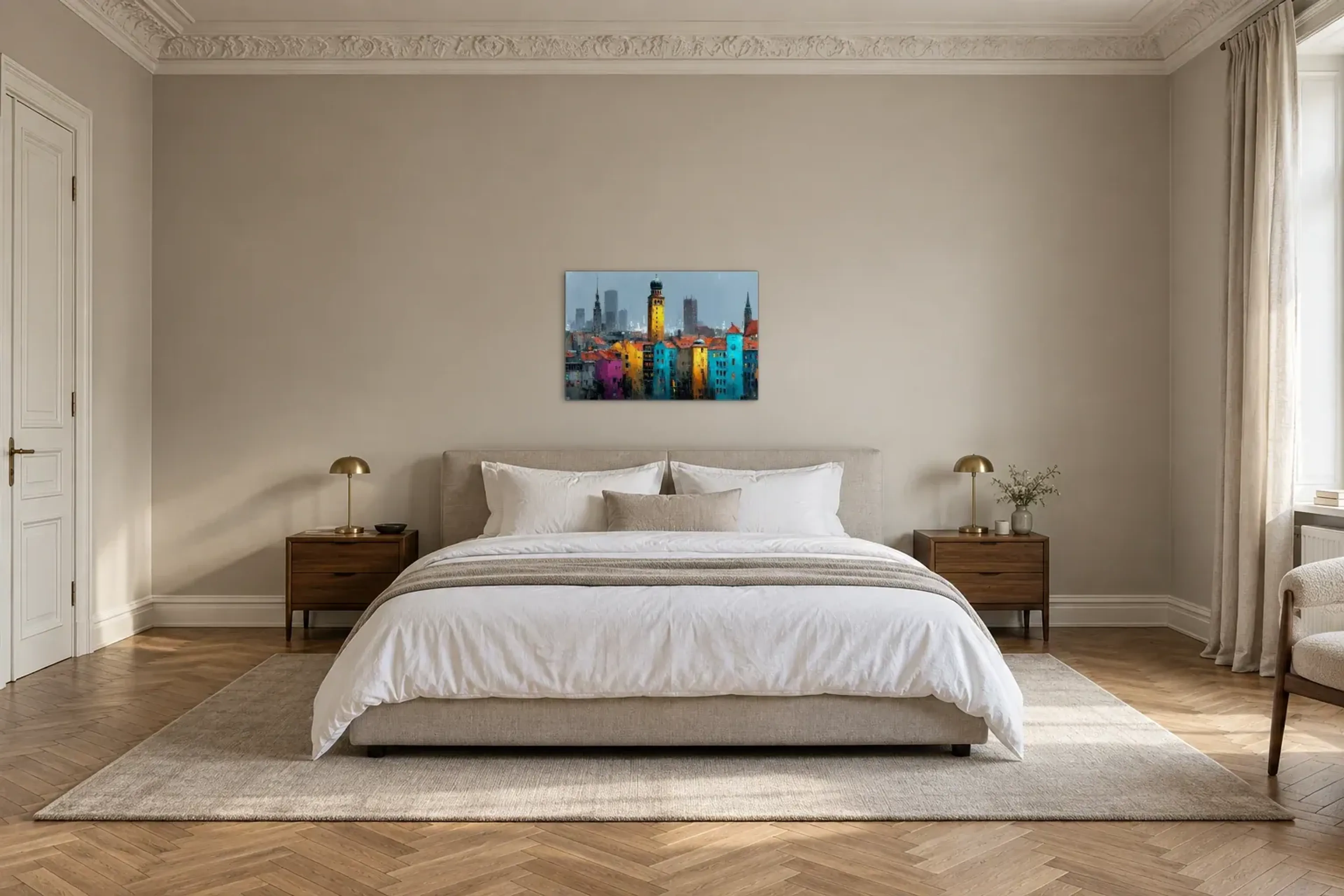 Bunte Fassaden und Kuppelturm als Wandbild über einem 180-cm-Bett