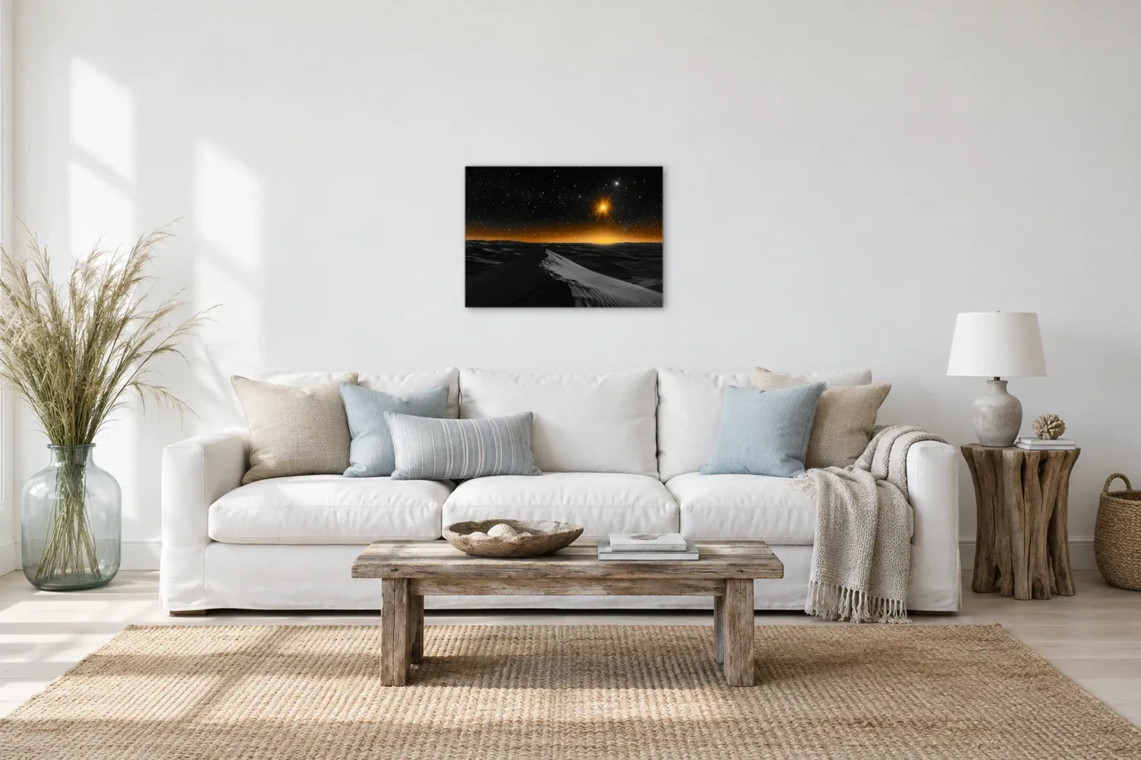 Stern über dunklen Dünen als Wandbild über einem 220-cm-Sofa