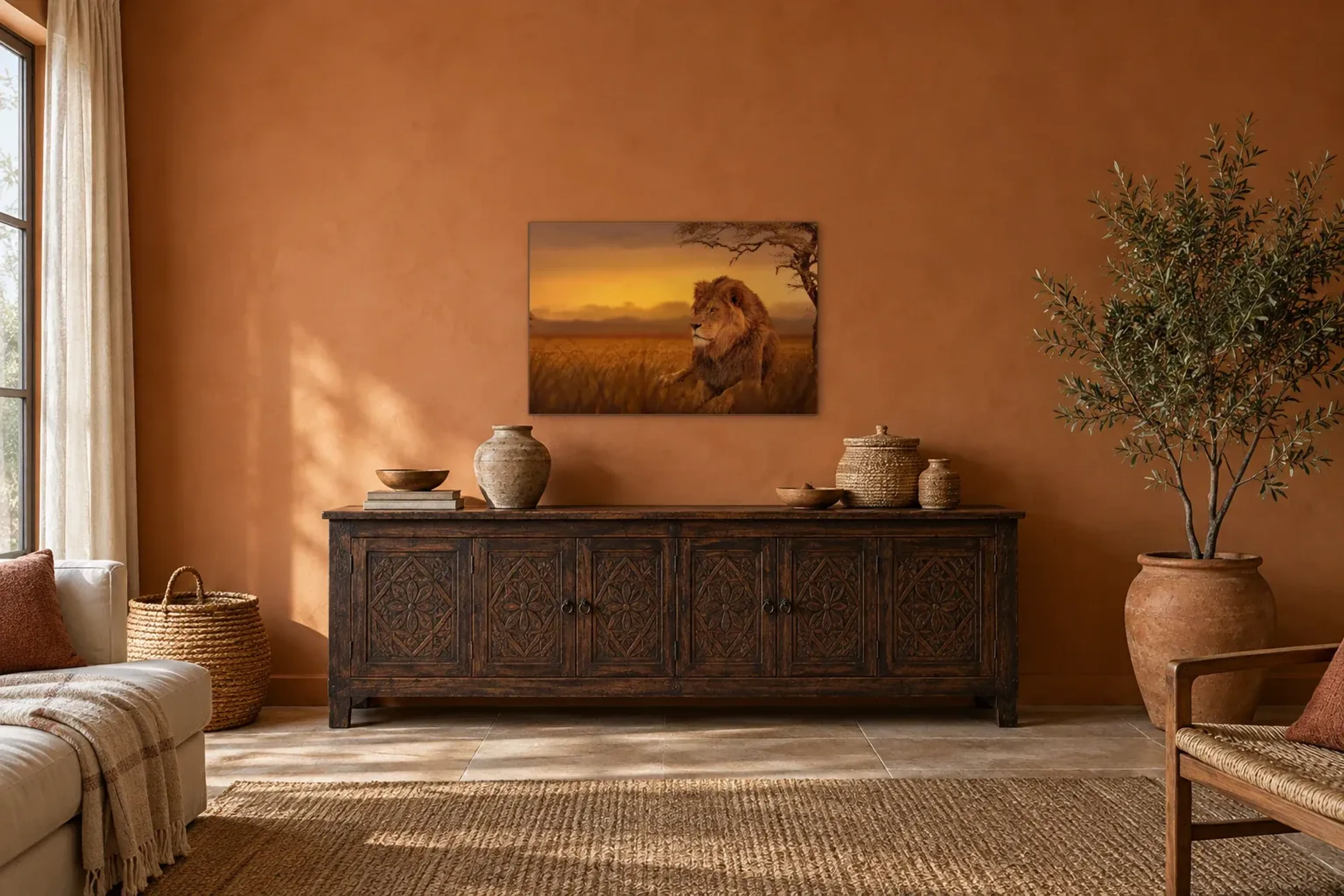 Löwe in der Savanne als Wandbild über einem 180-cm-Sideboard