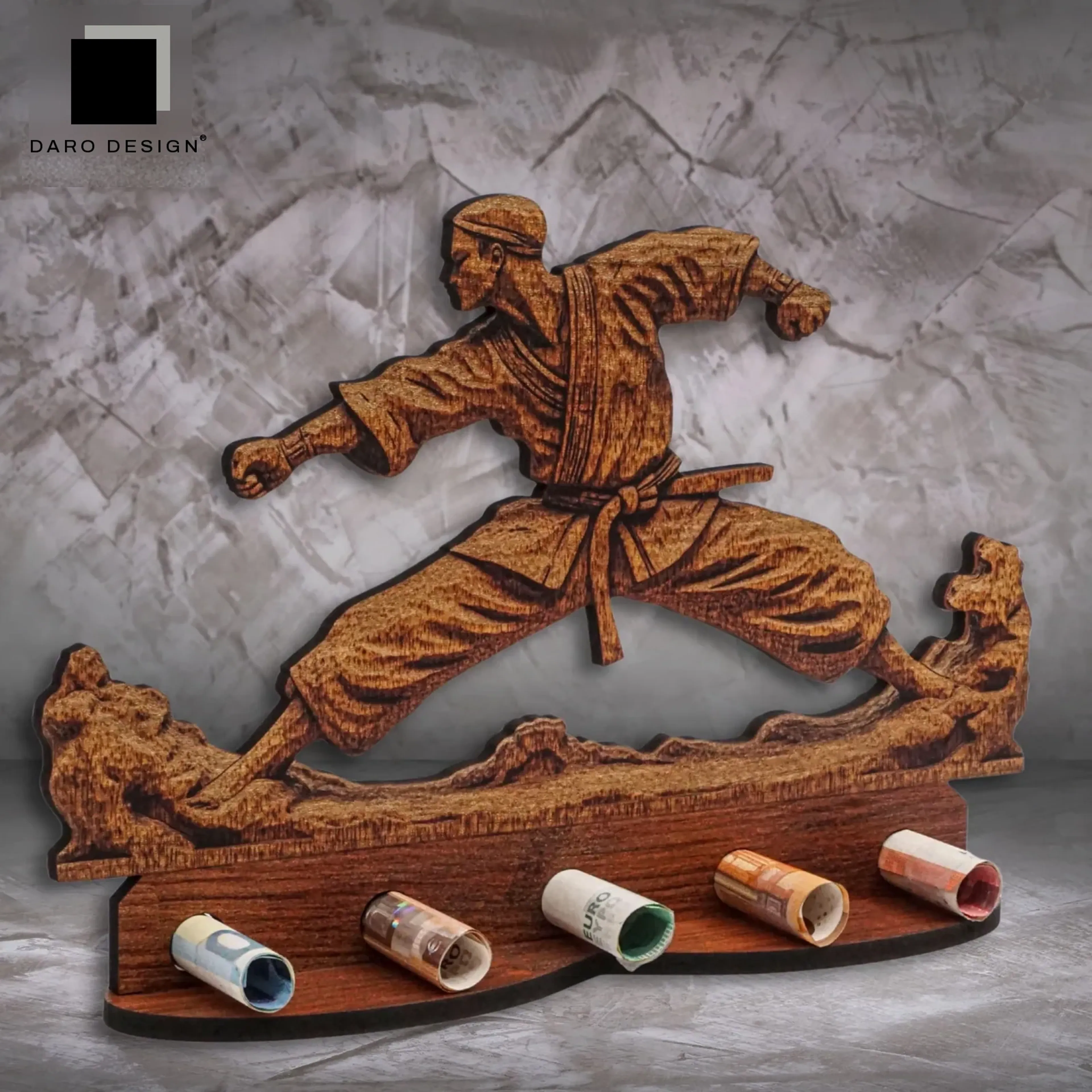 Geldgeschenk „Karate Mann“ in Holzoptik – Ansicht 3