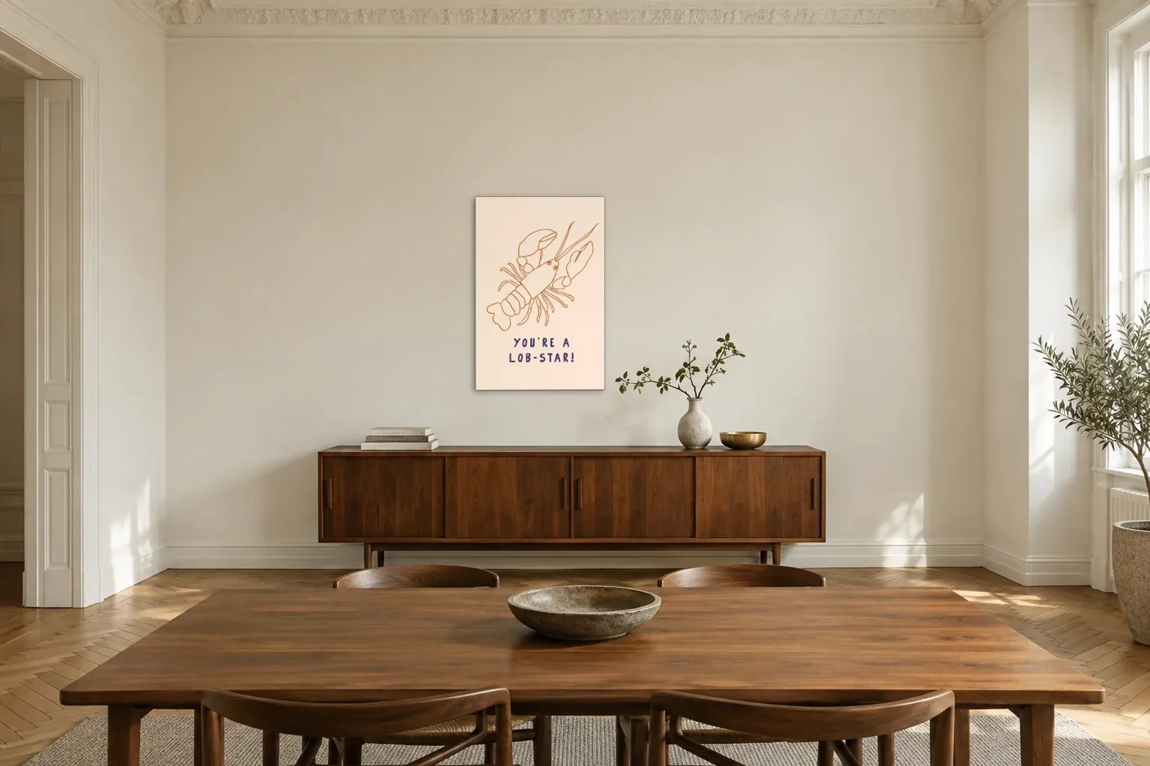 Hummer mit Wortspiel als Wandbild über einem 200-cm-Sideboard