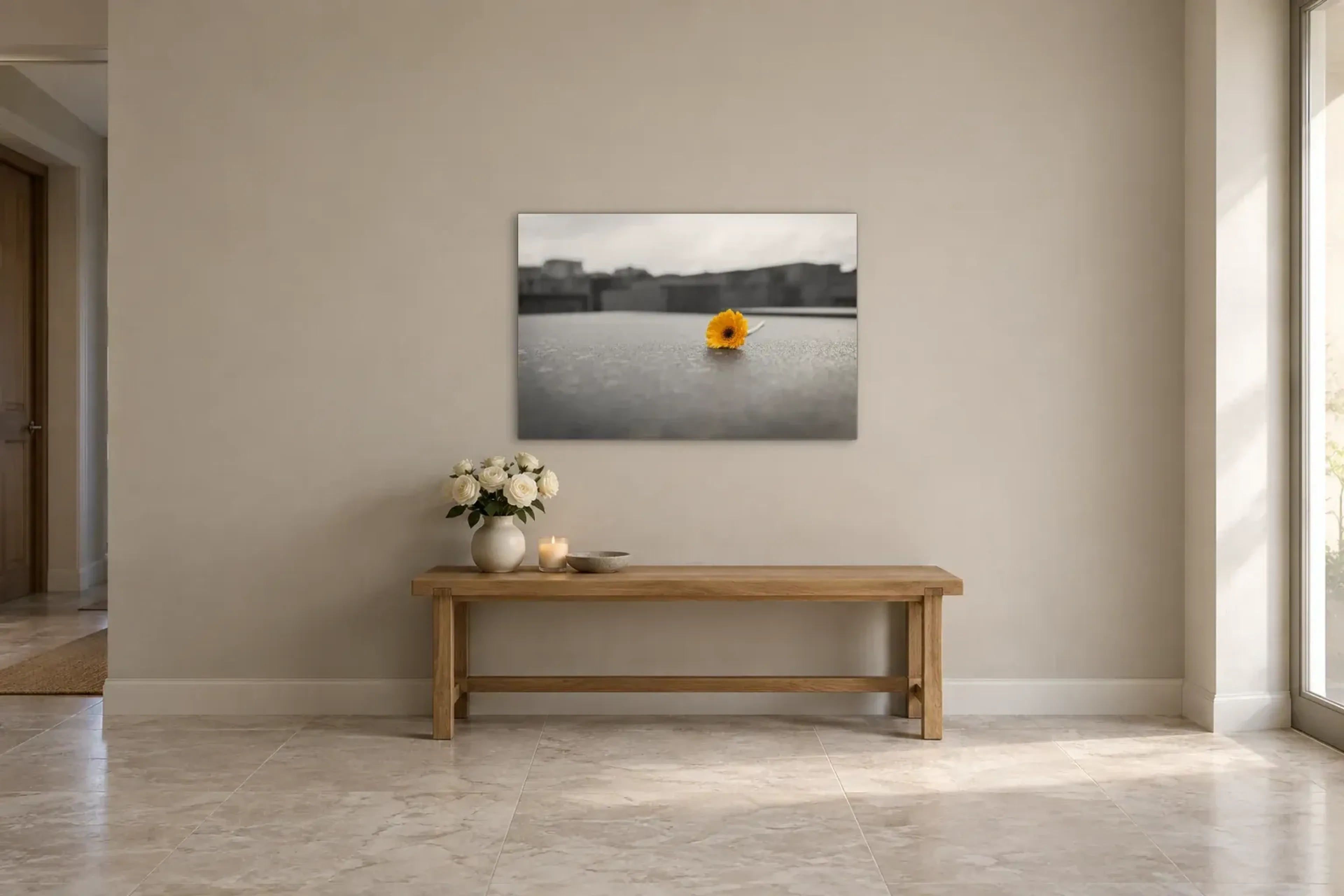 Blume auf Grabstein als Wandbild über einer 120-cm-Bank