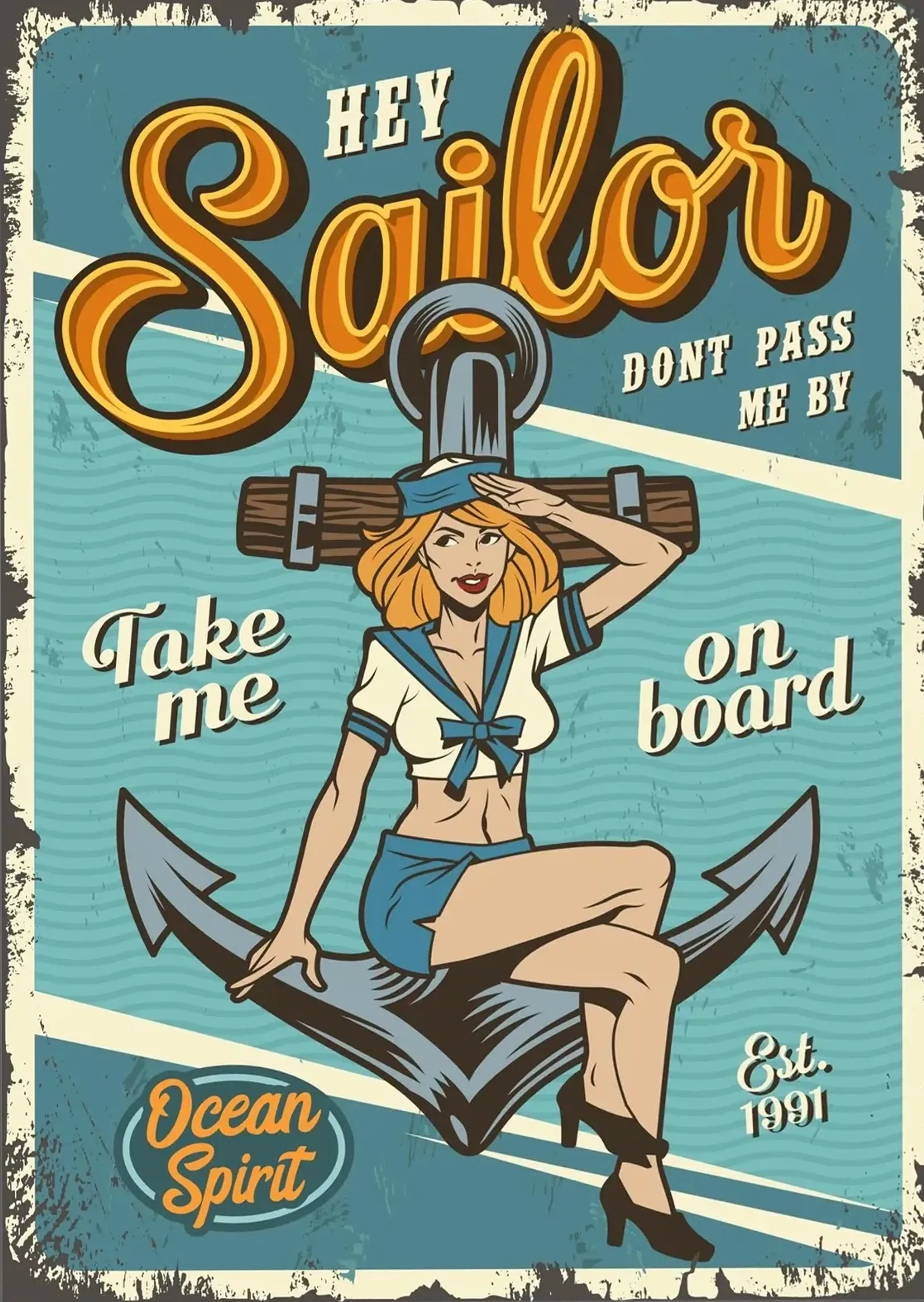 Eine blonde Matrosin sitzt auf einem großen Anker vor türkisem Wellenmuster unter dem Schriftzug Hey Sailor.