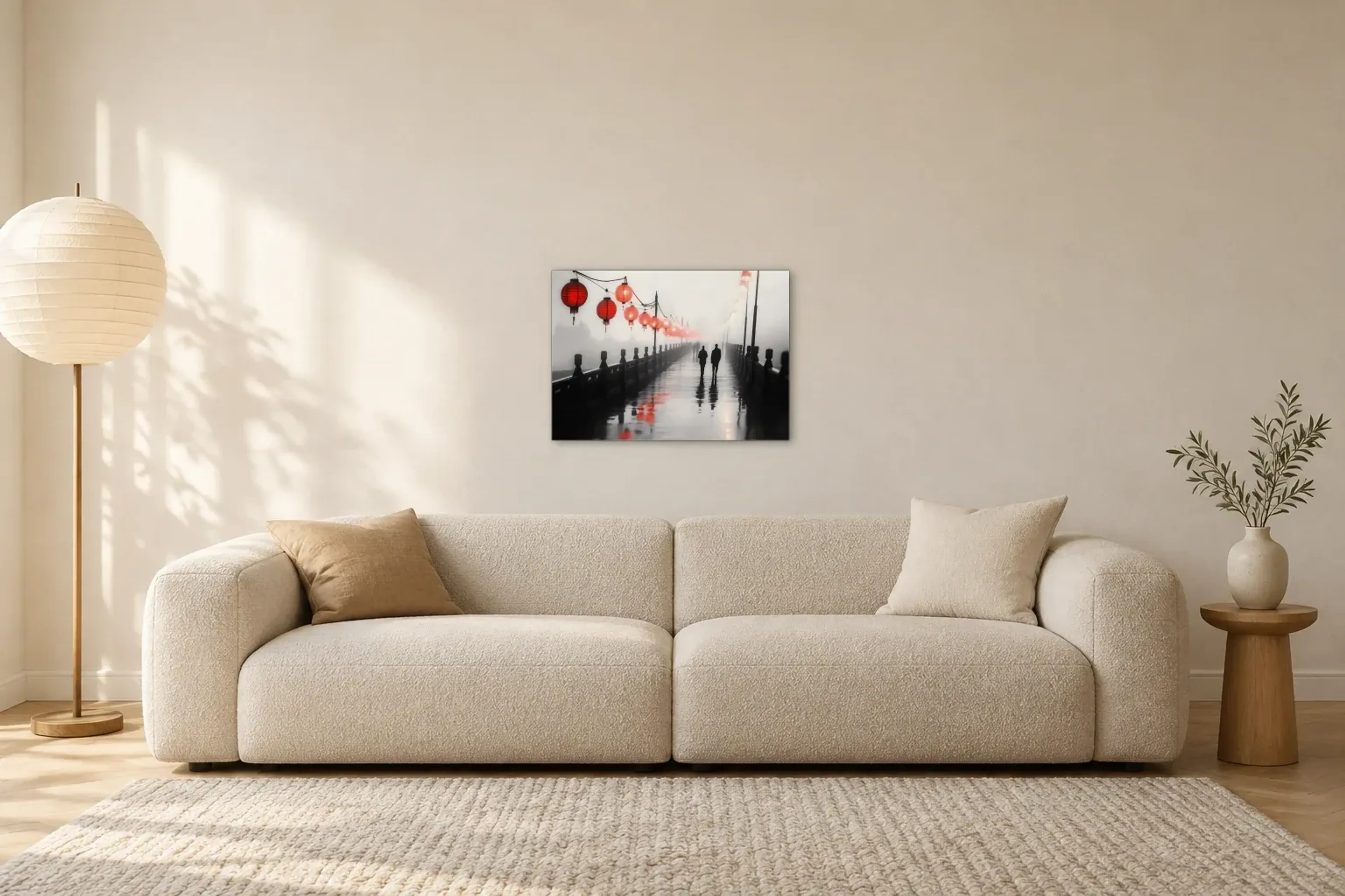 Laternensteg im Nebel als Wandbild über einem 230-cm-Sofa