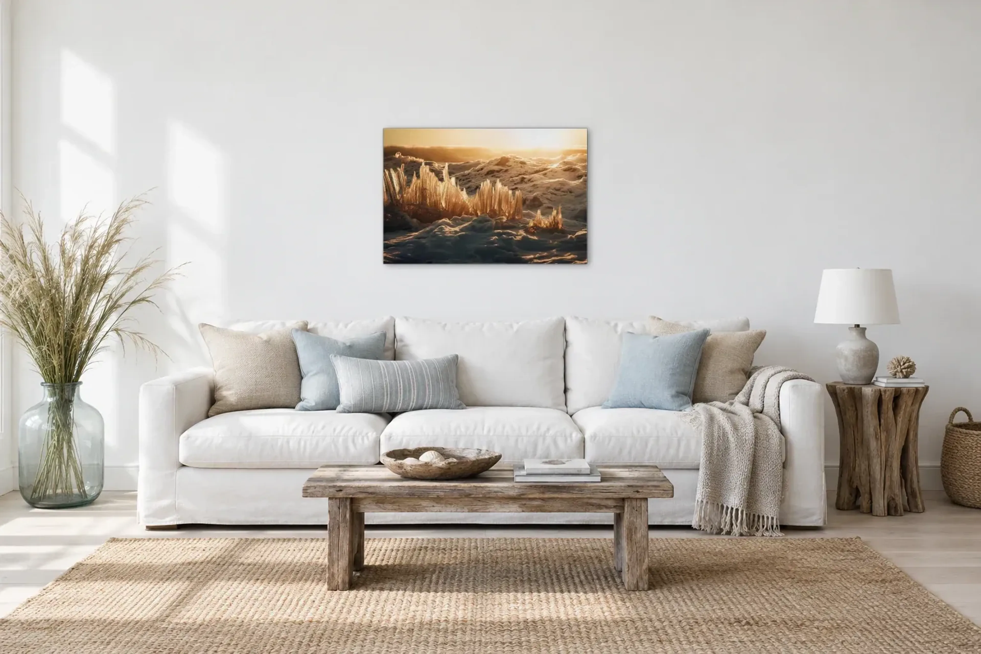 Salz-Geometrien am Strand als Wandbild über einem 220-cm-Sofa