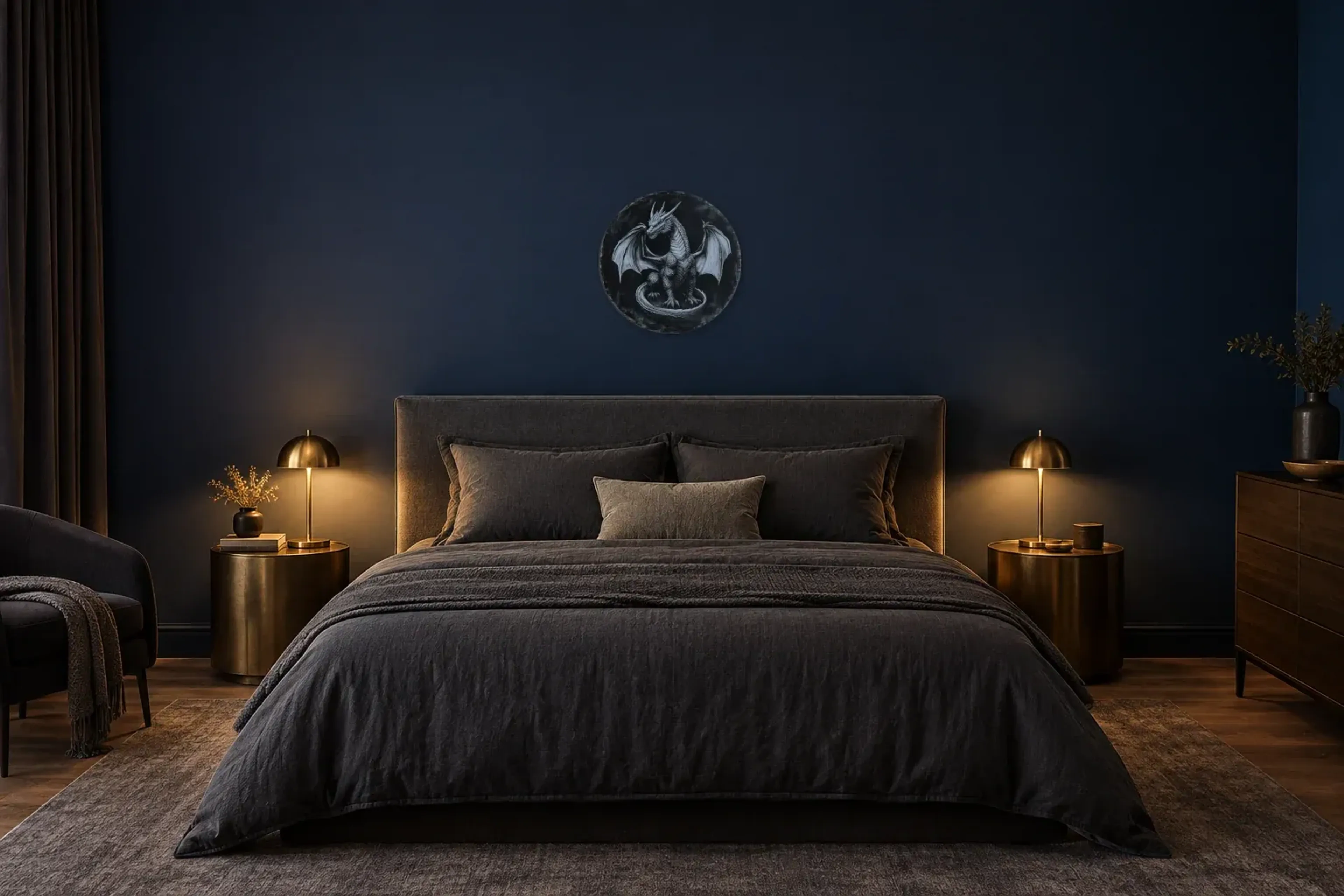 Drache mit Flügeln als Wandbild über einem 180-cm-Bett