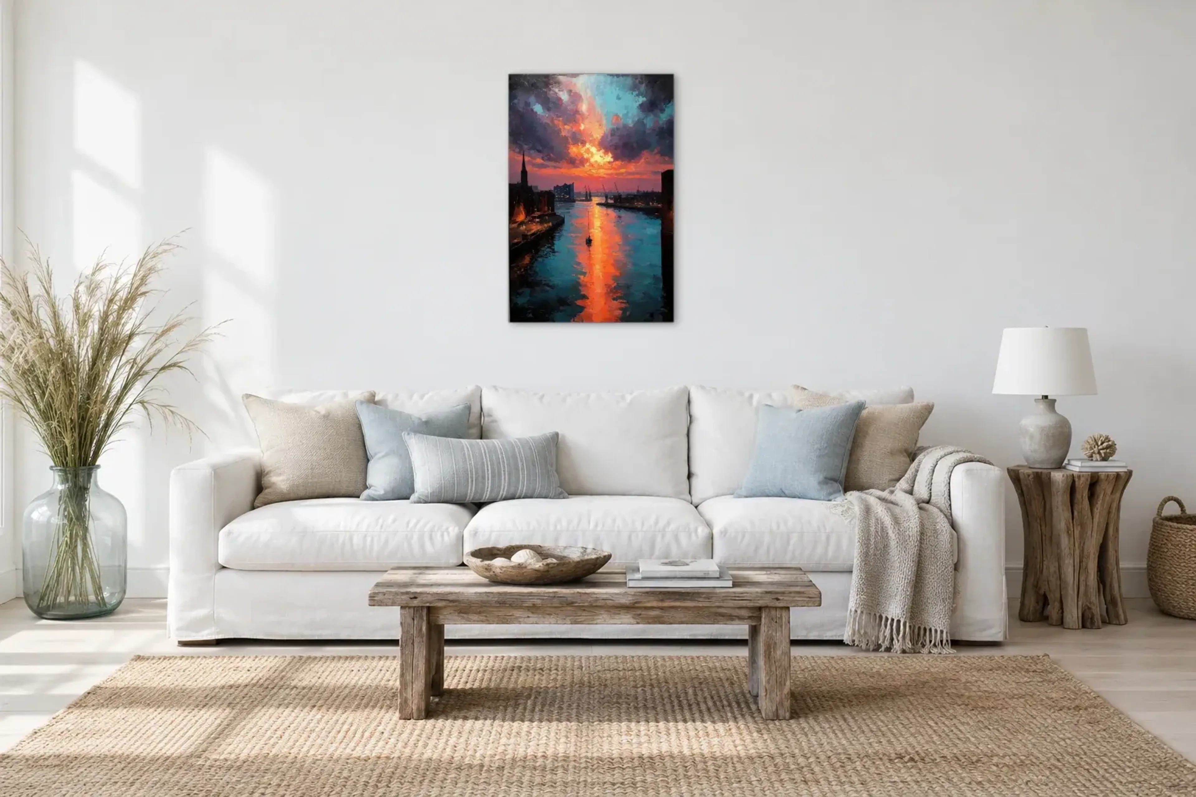 Segelboot im Abendglühen als Wandbild über einem 220-cm-Sofa