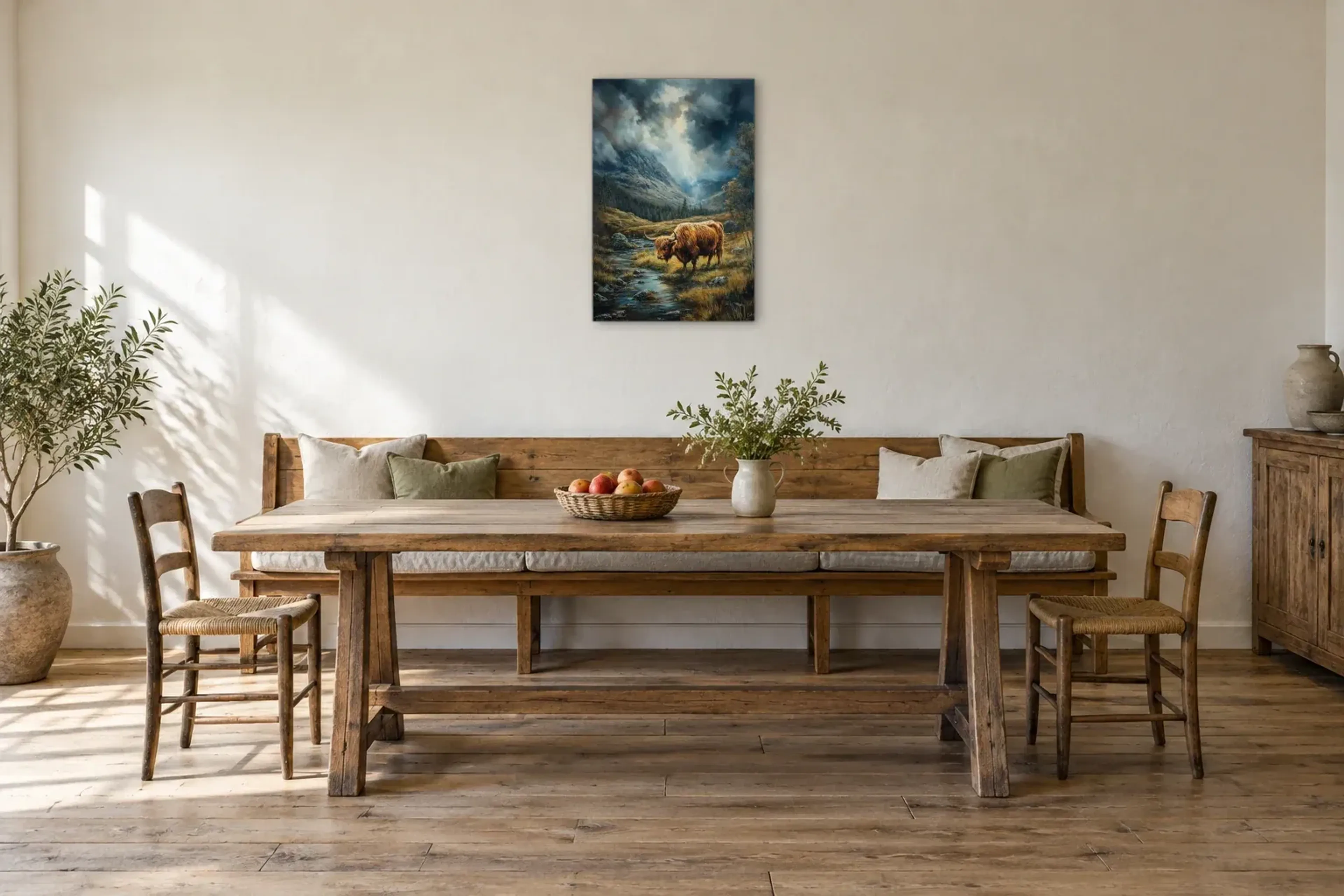 Hochlandrind am Bergbach als Wandbild über einer 200-cm-Sitzbank