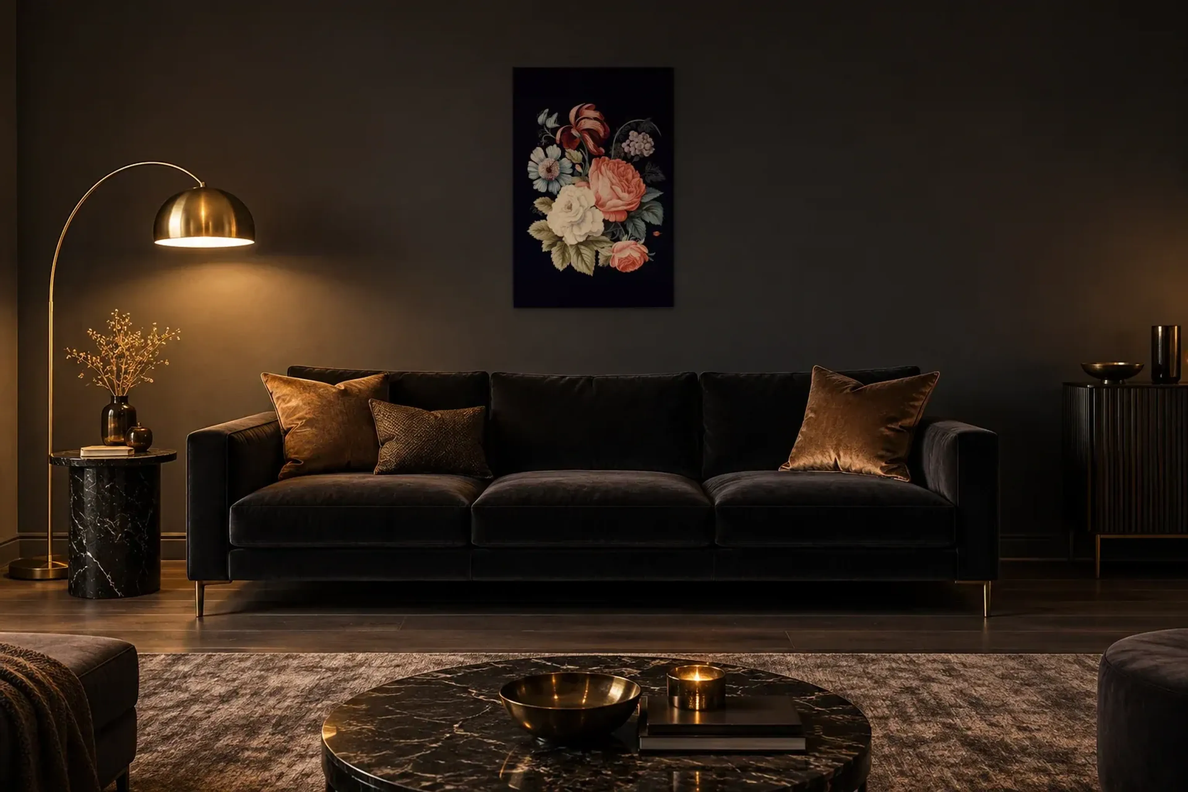 Blüten auf Nachtgrund als Wandbild über einem 220-cm-Sofa