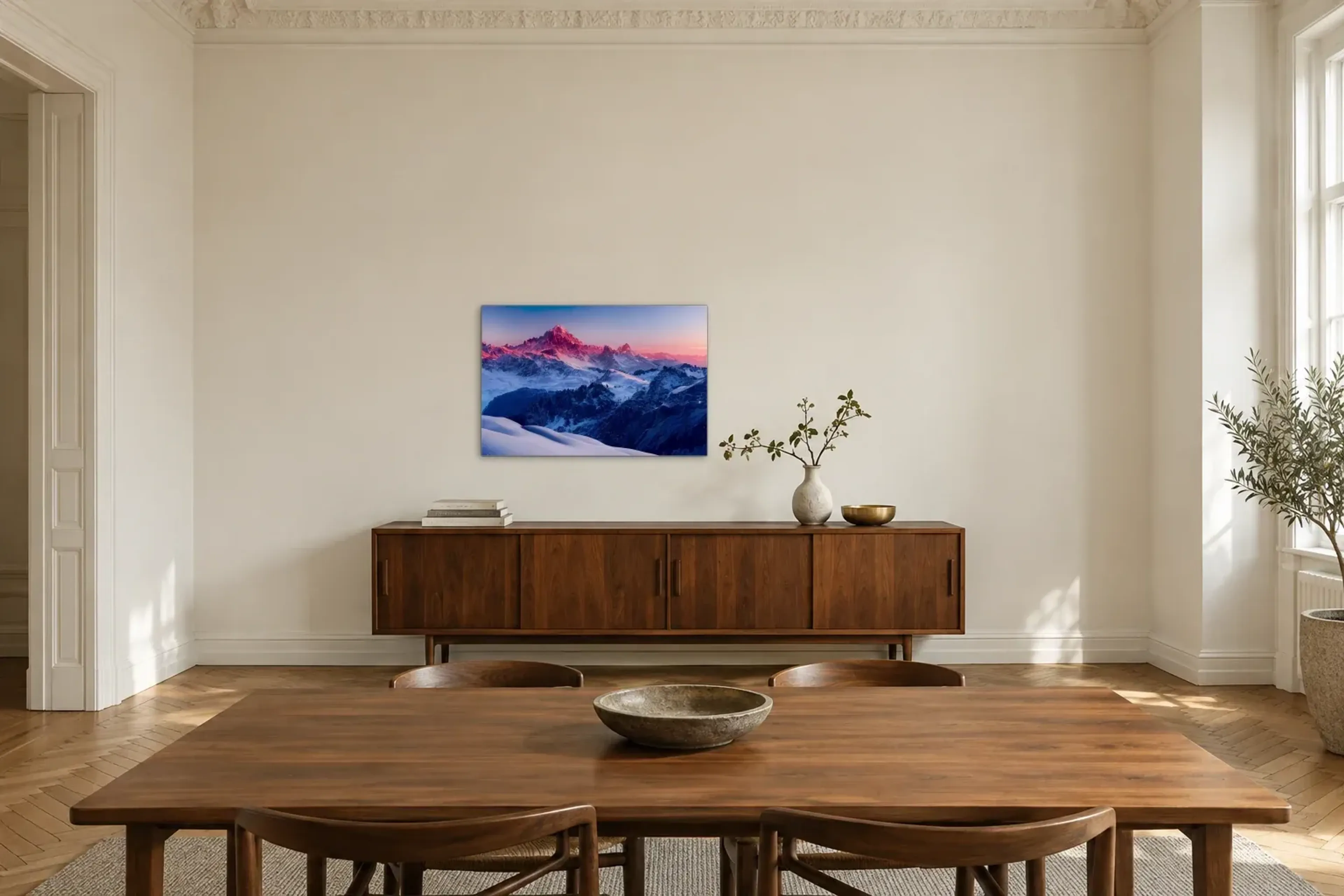 Gipfel im Rosa als Wandbild über einem 200-cm-Sideboard