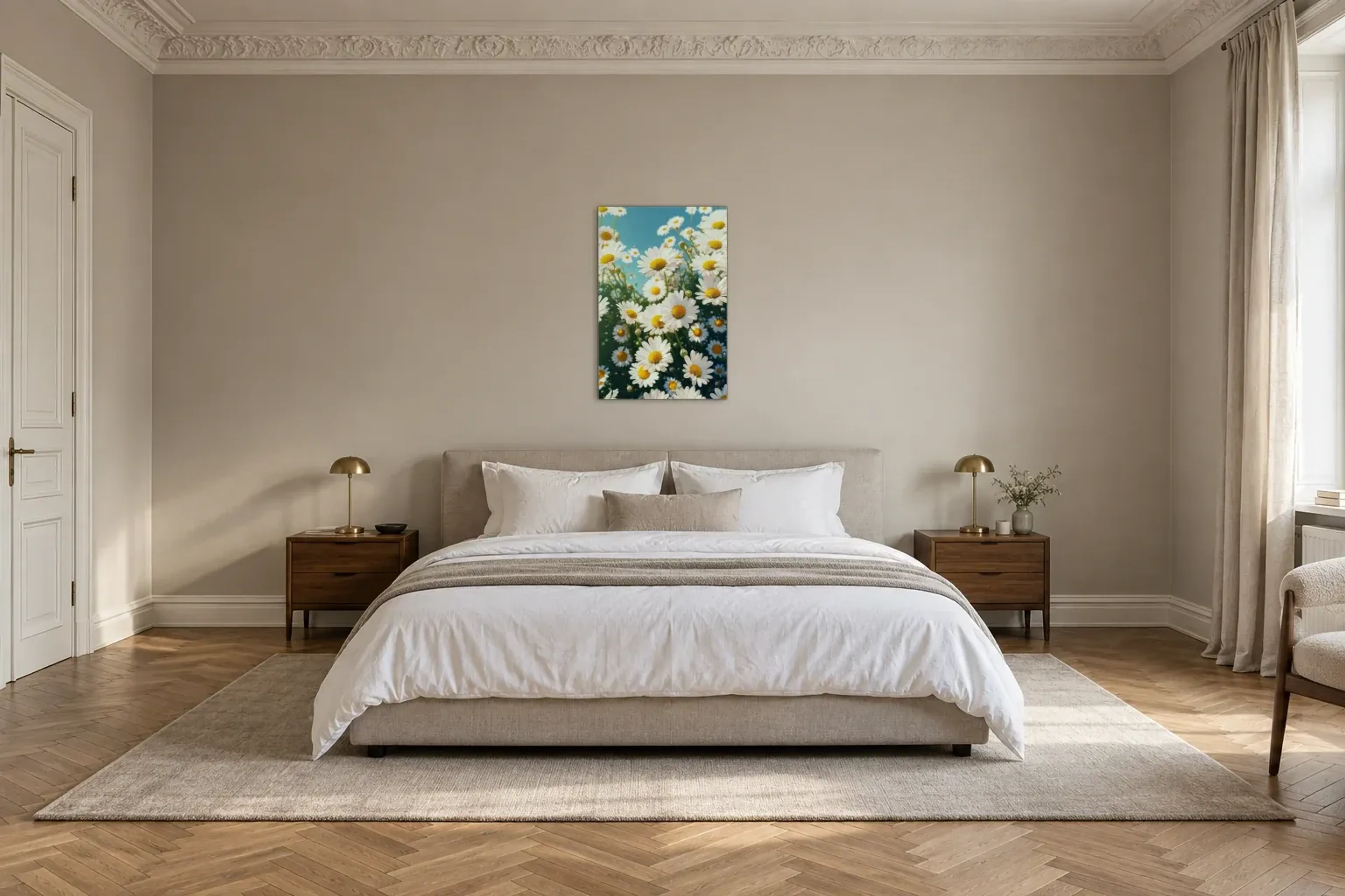 Weiße Blüten im Sommer als Wandbild über einem 180-cm-Bett