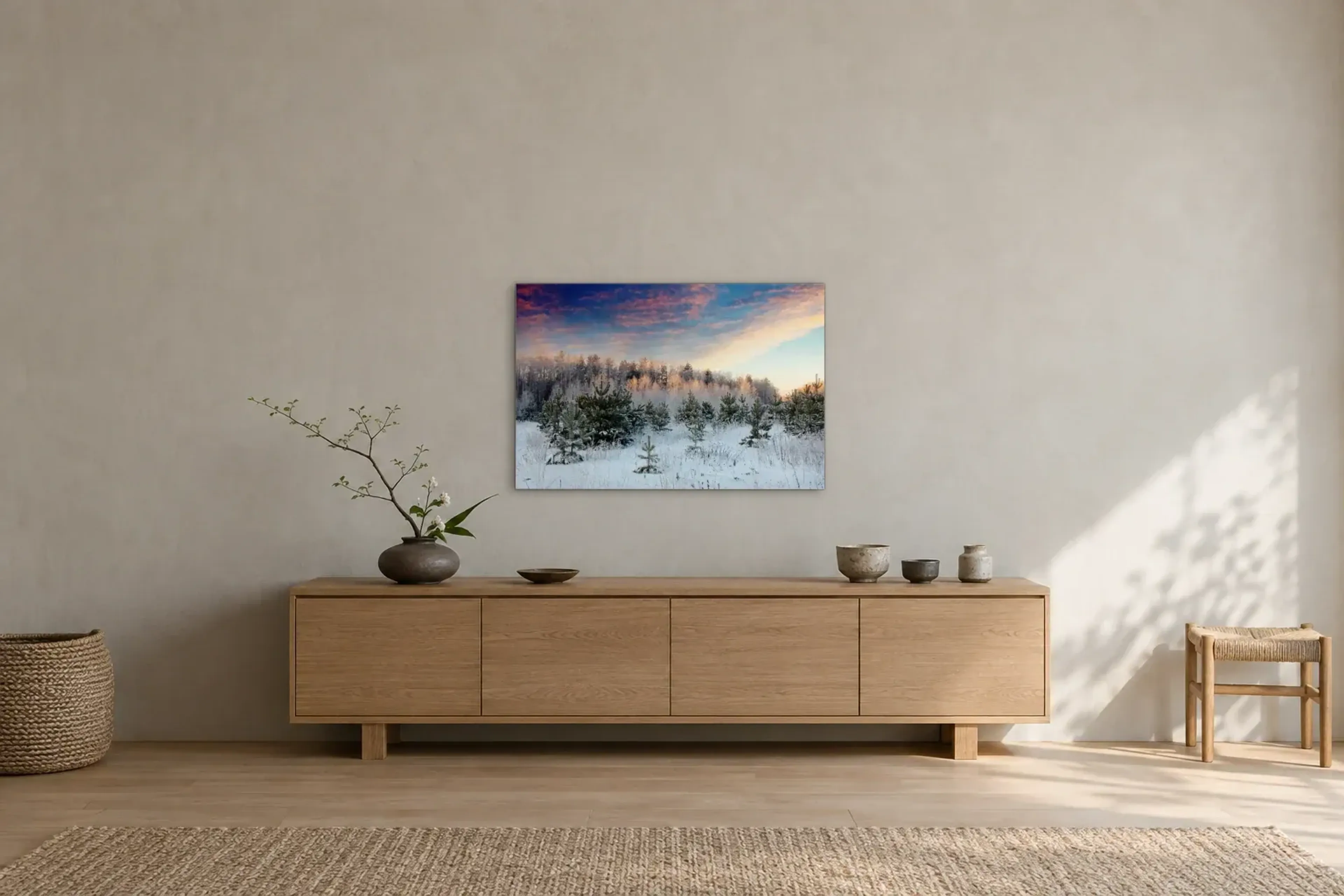 Abendrot über dem Winterwald als Wandbild über einem 180-cm-Sideboard