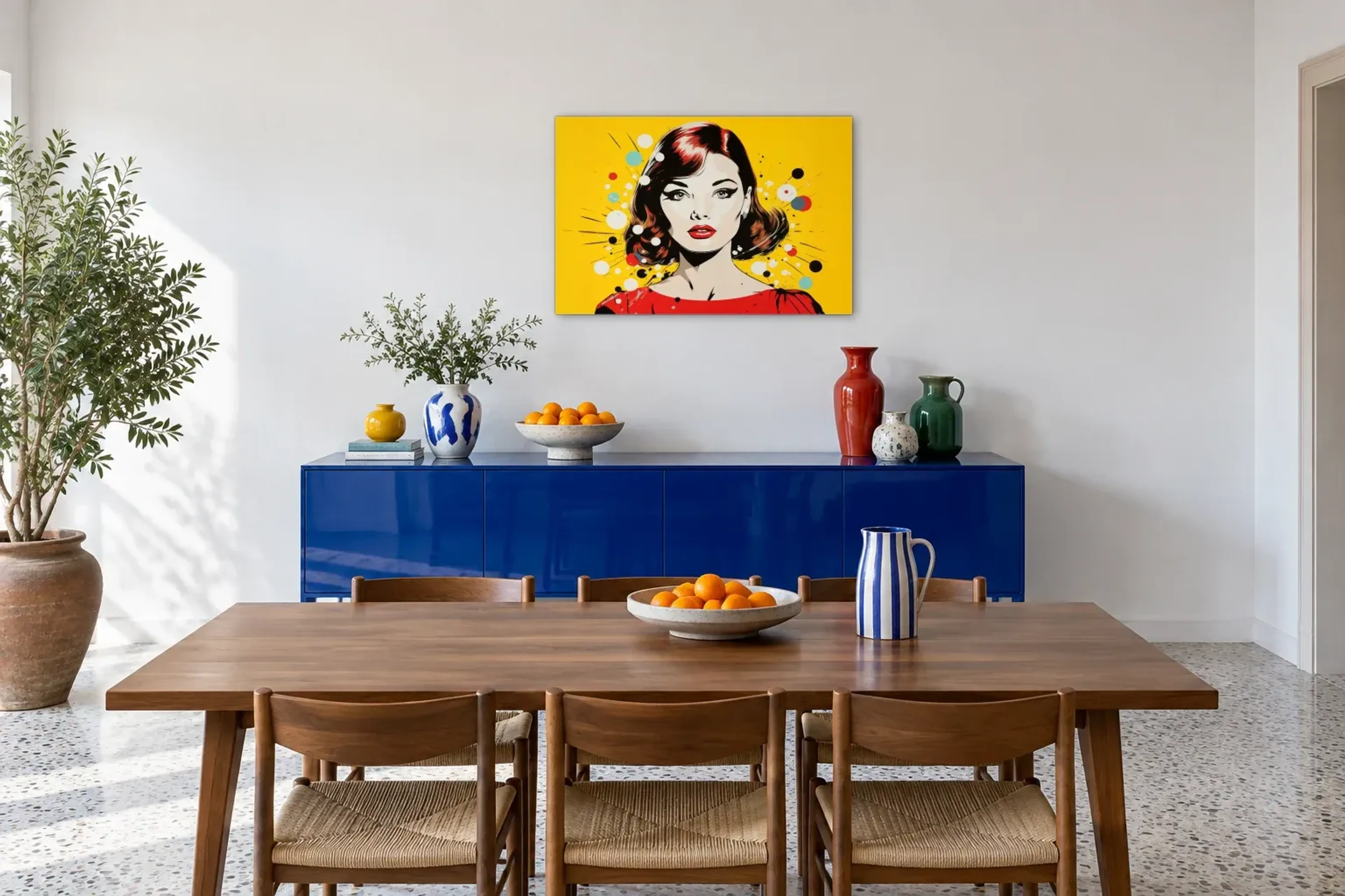 Pop-Art Frau in Gelb als Wandbild über einem 180-cm-Sideboard