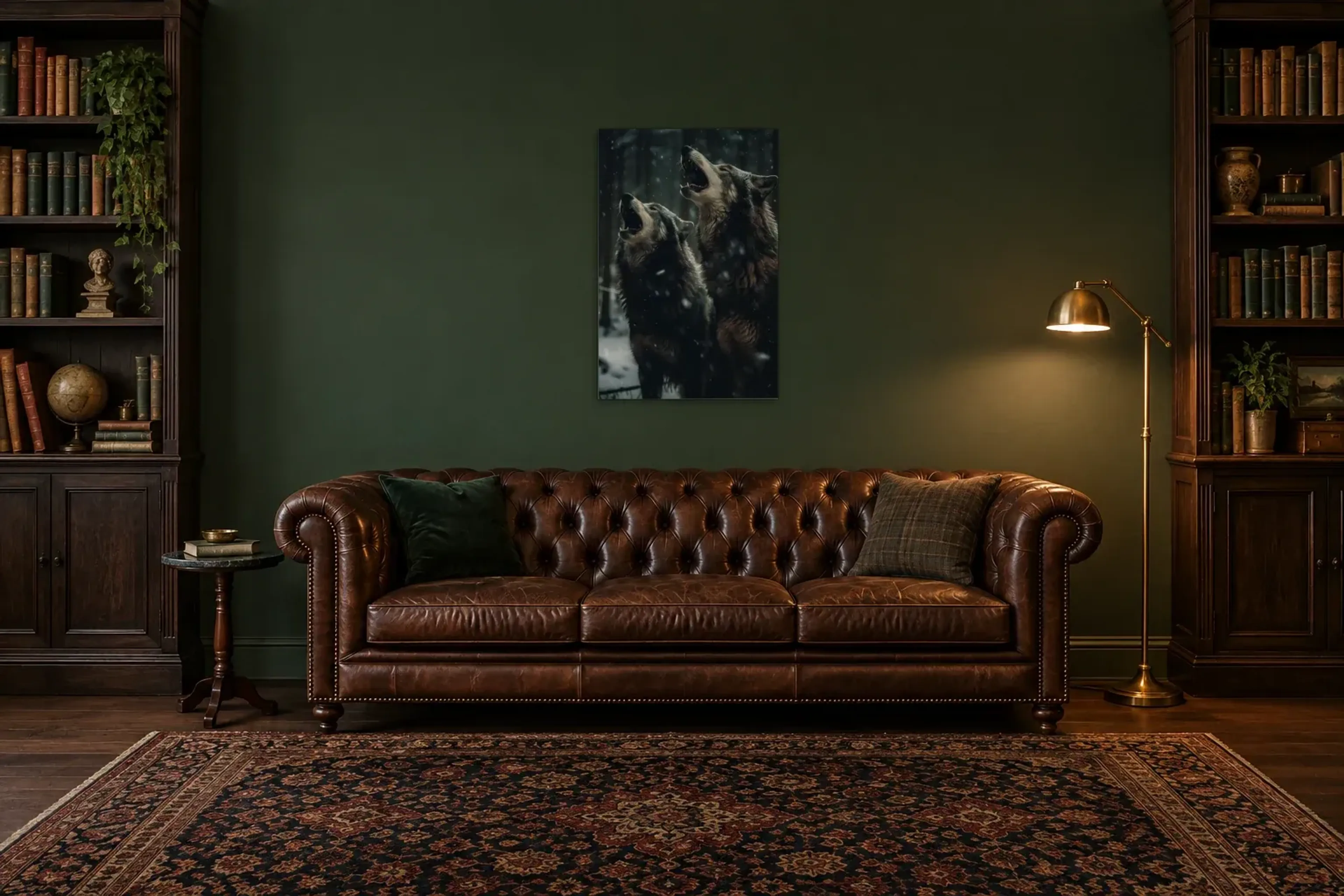 Wölfe im Schneefall als Wandbild über einem 200-cm-Chesterfield-Sofa