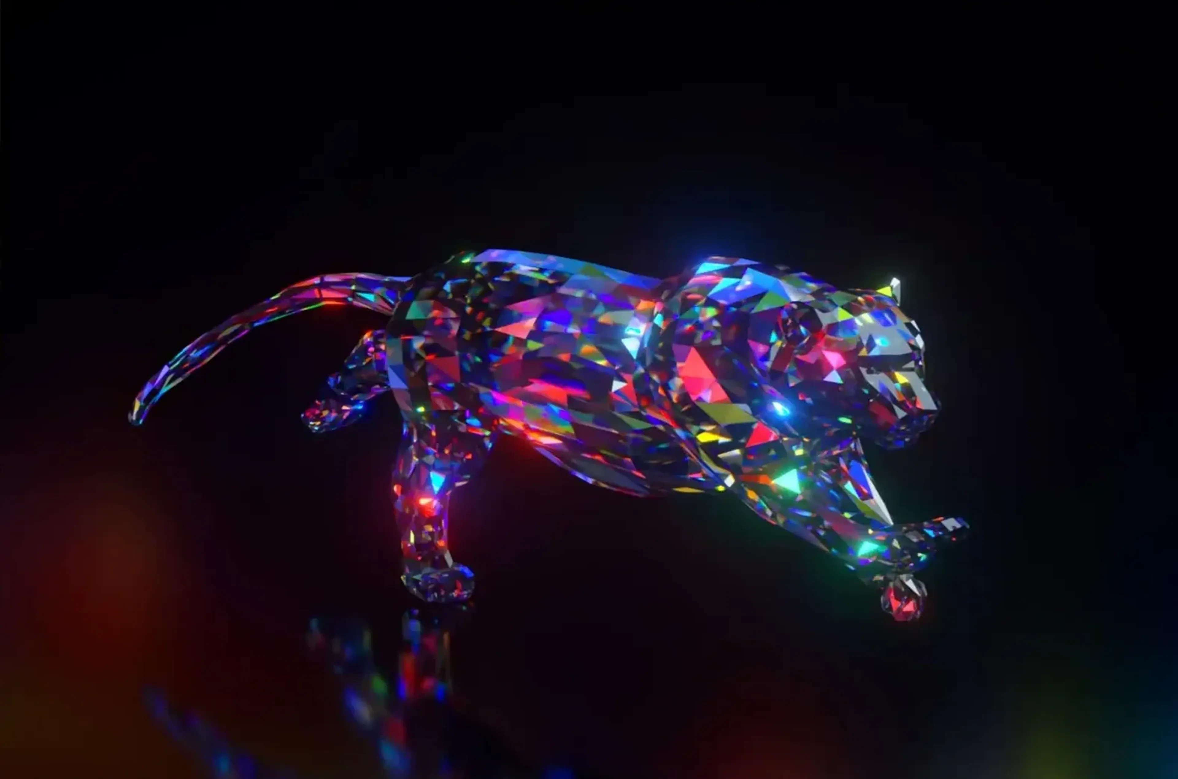 Ein springender Panther aus bunten, glasartig wirkenden Facetten leuchtet vor schwarzem Hintergrund.