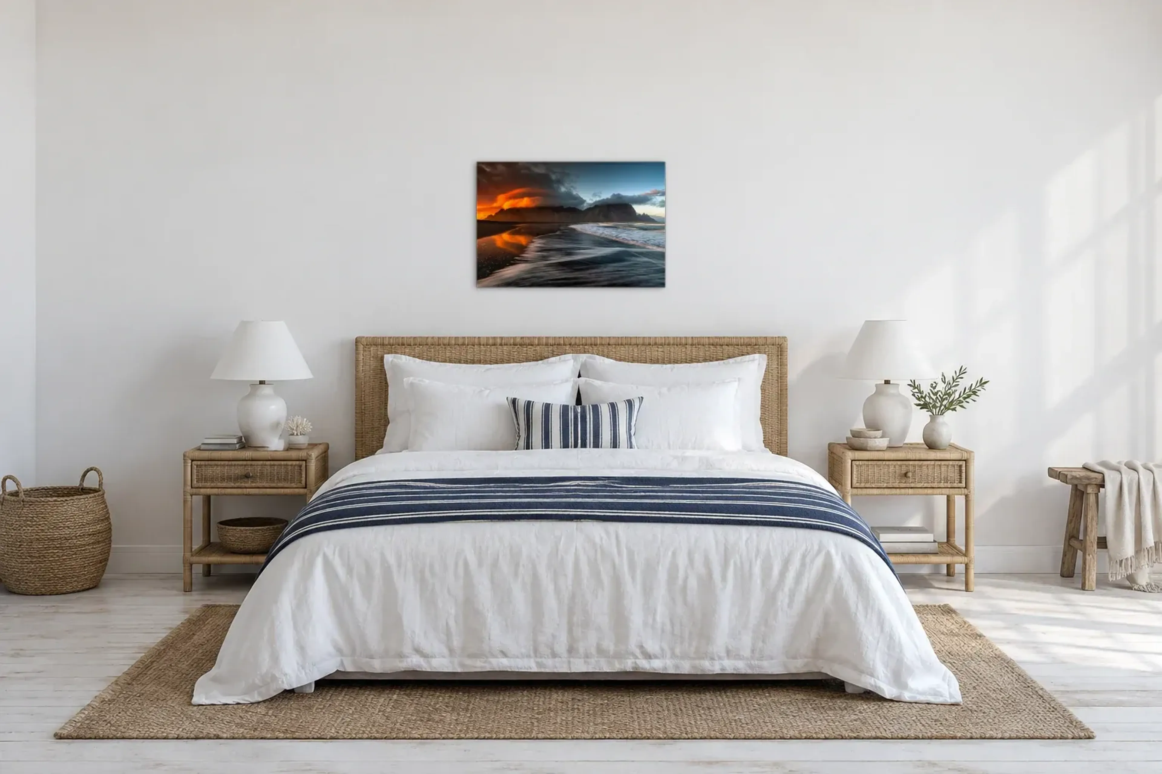 Abendstimmung am Strand als Wandbild über einem 180-cm-Bett