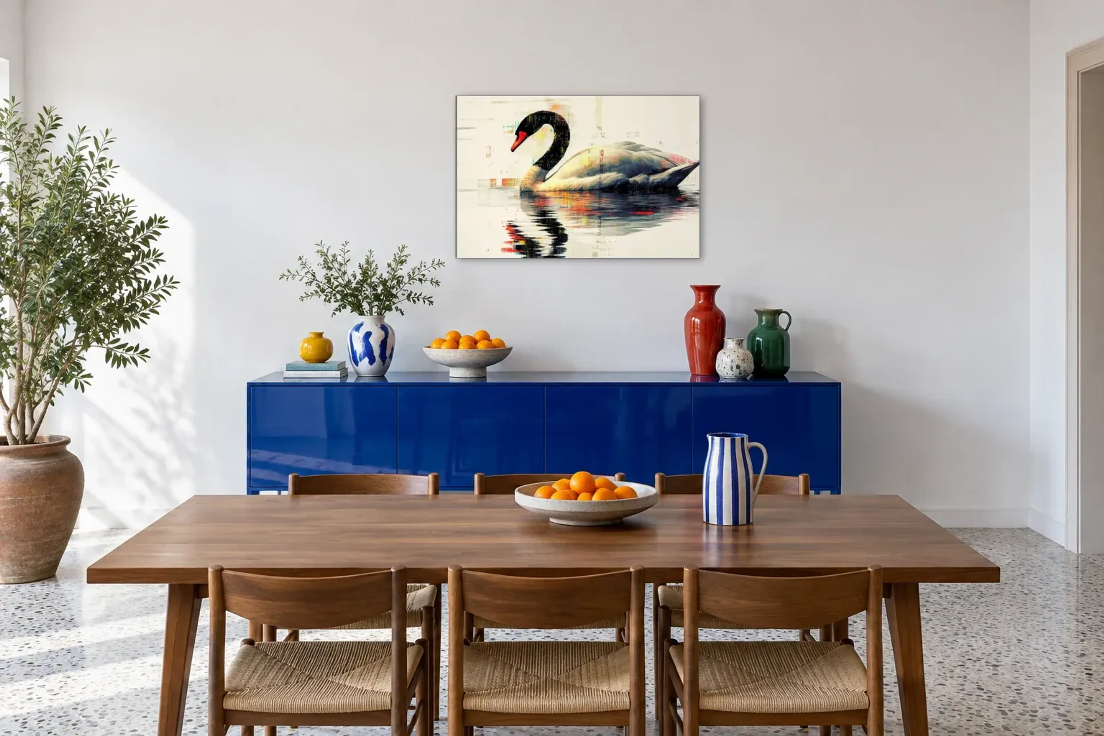 Schwan mit schwarzem Hals als Wandbild über einem 180-cm-Sideboard