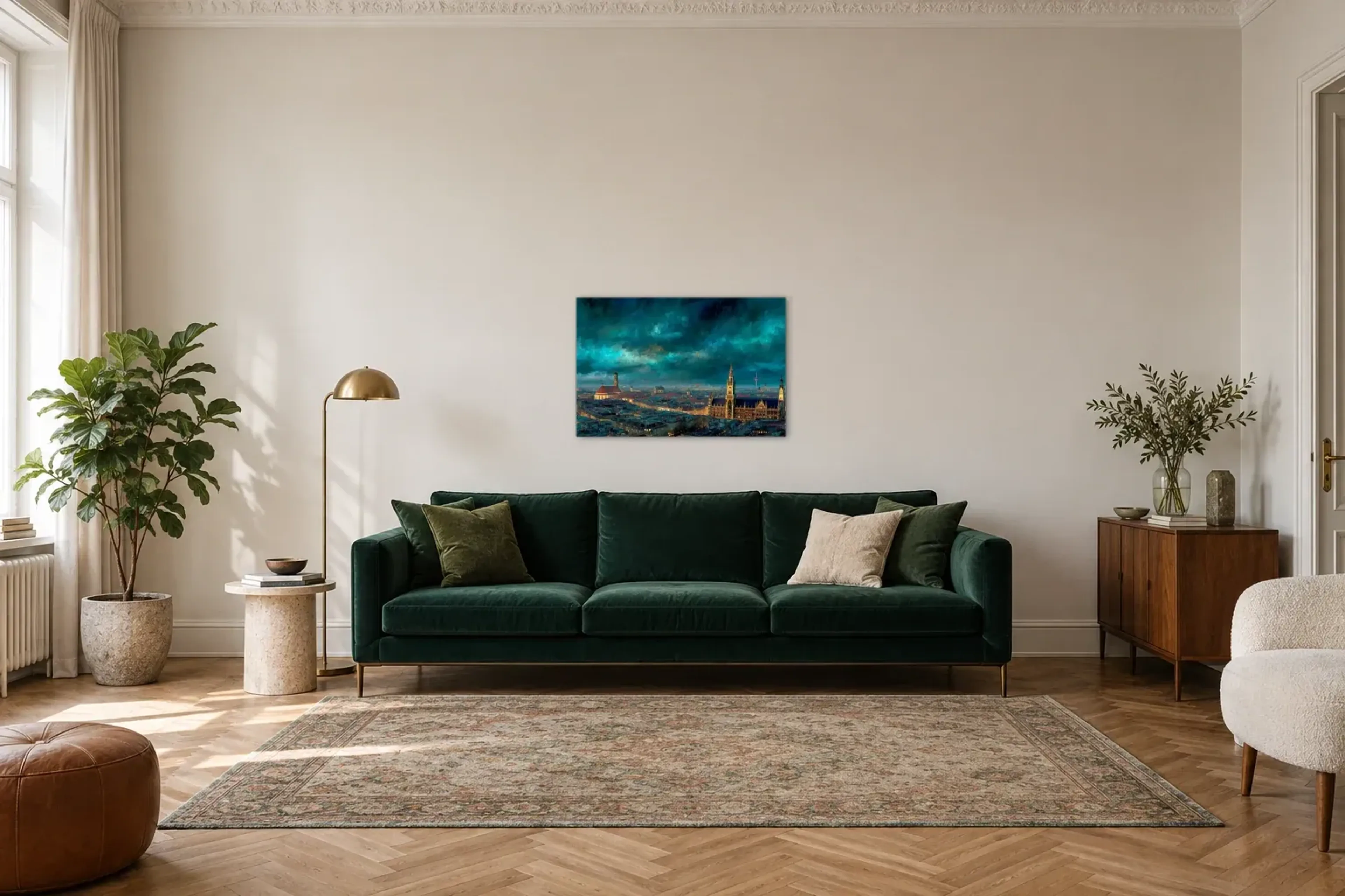 München unter türkisfarbenen Wolken als Wandbild über einem 220-cm-Sofa