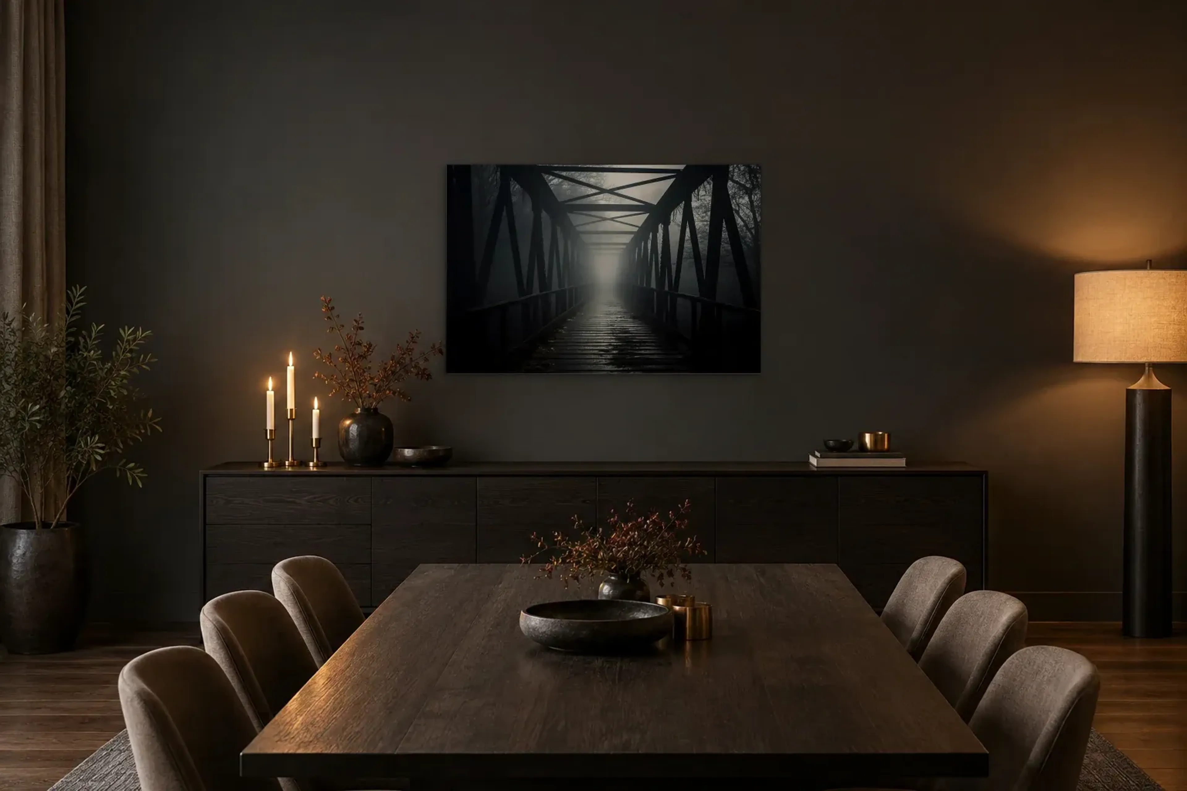 Brücke im Nebel als Wandbild über einem 180-cm-Sideboard