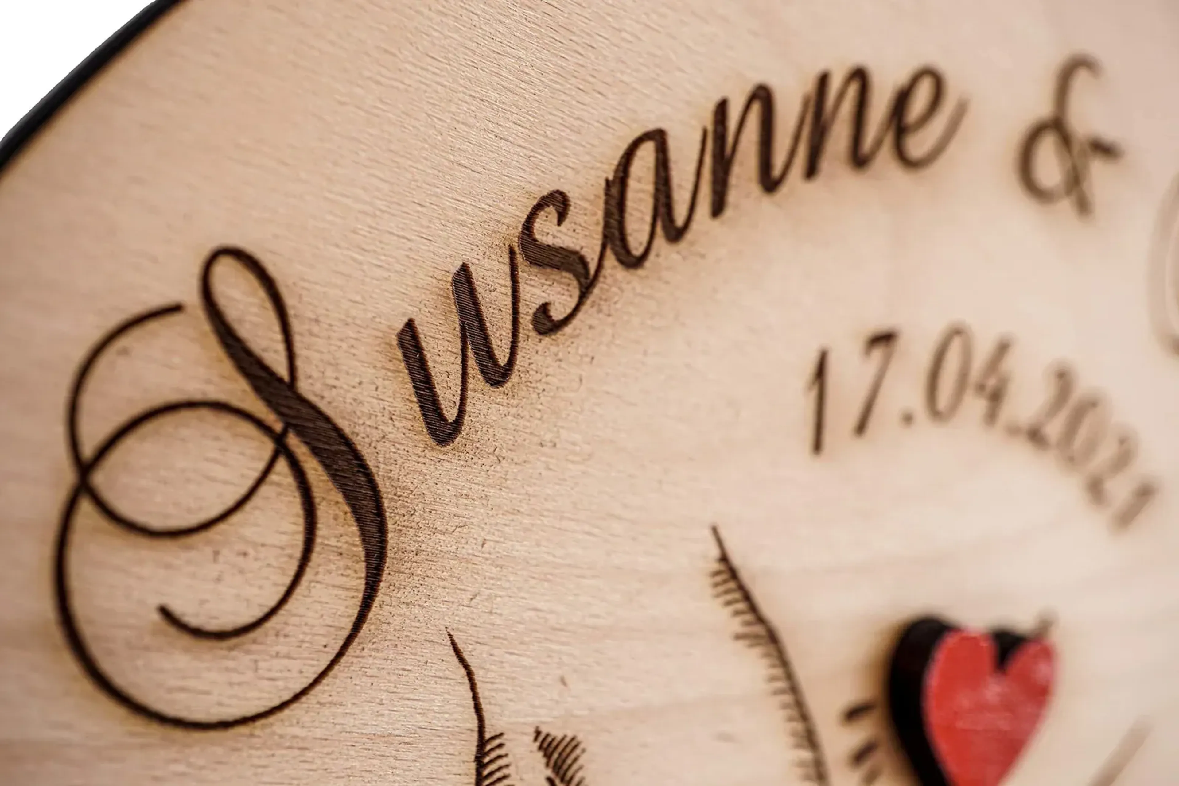 Holzscheibe mit Name, Datum und Motiv – Ansicht 5